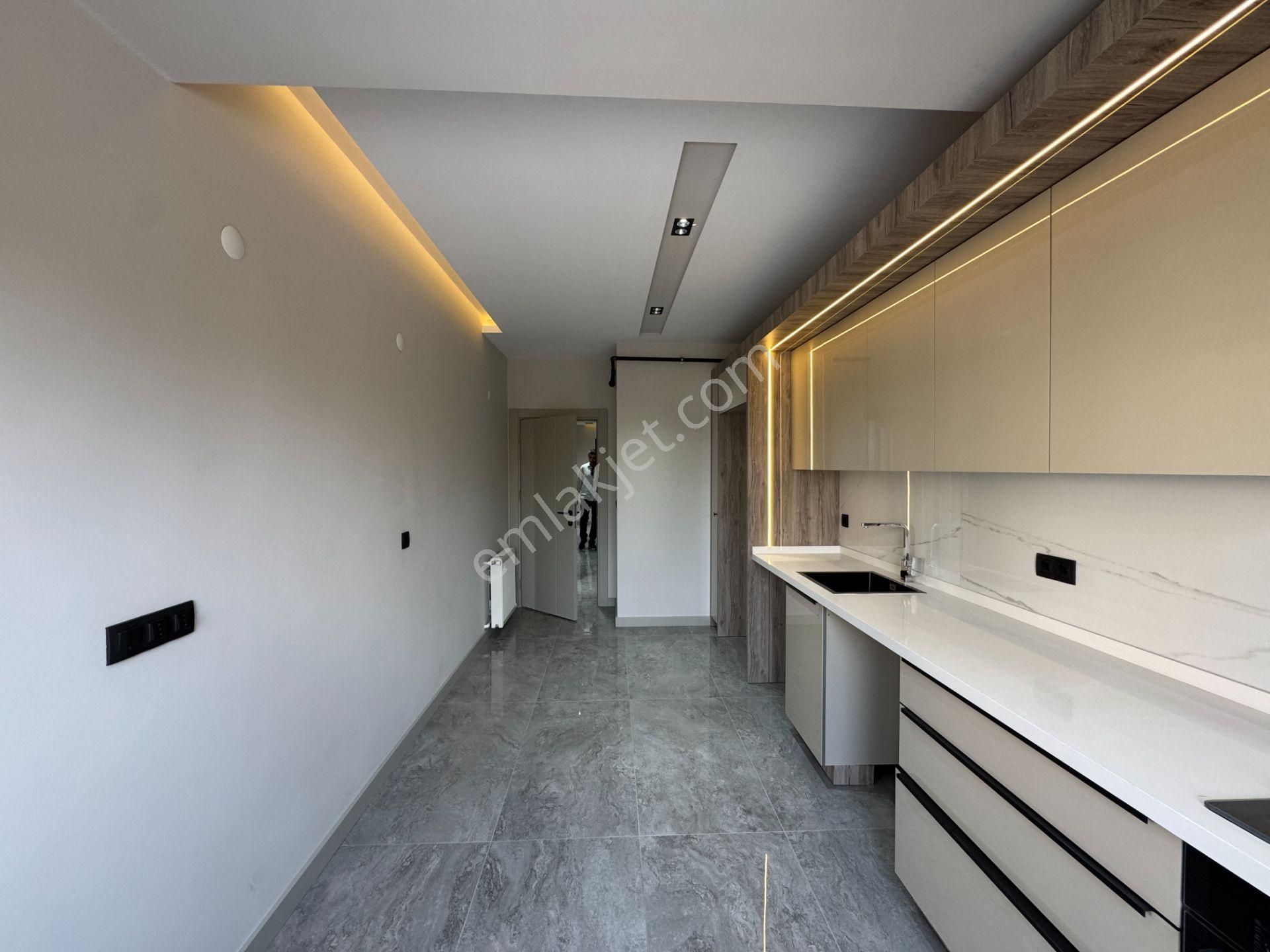 Zerdalilikte Çift Banyolu Kombili Otoparklı Fırsat Geniş 3+1 Daireler - Görsel 4