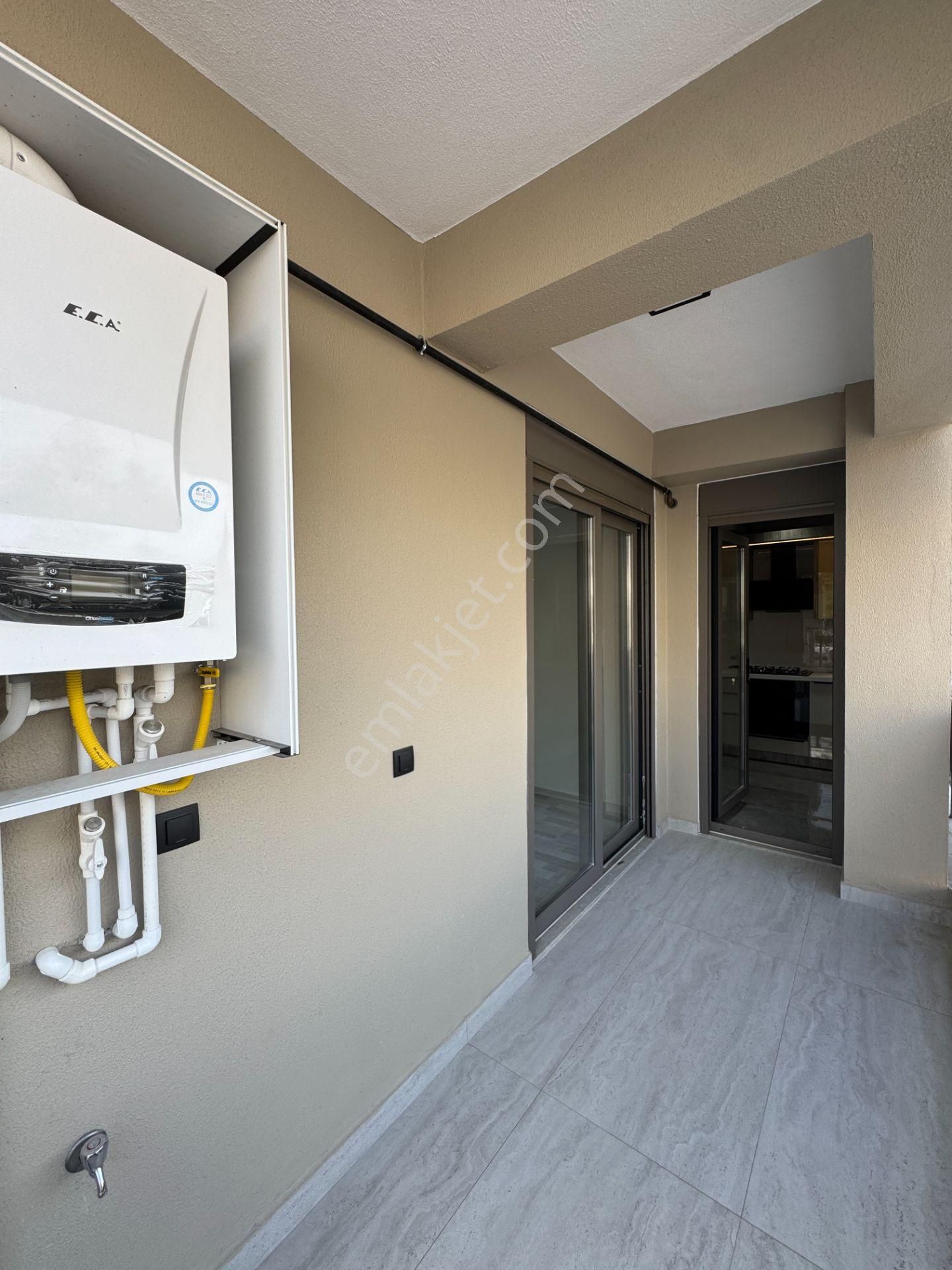 Zerdalilikte Çift Banyolu Kombili Otoparklı Fırsat Geniş 3+1 Daireler - Görsel 25