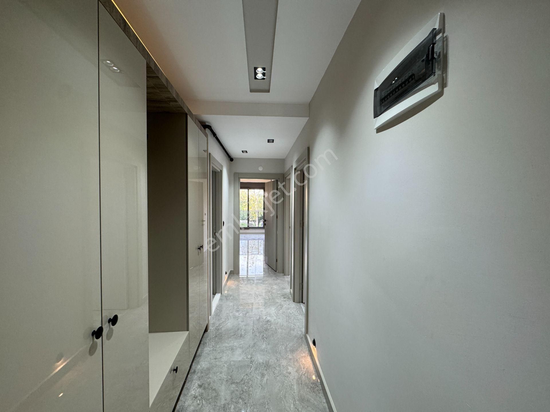 Zerdalilikte Çift Banyolu Kombili Otoparklı Fırsat Geniş 3+1 Daireler - Görsel 5