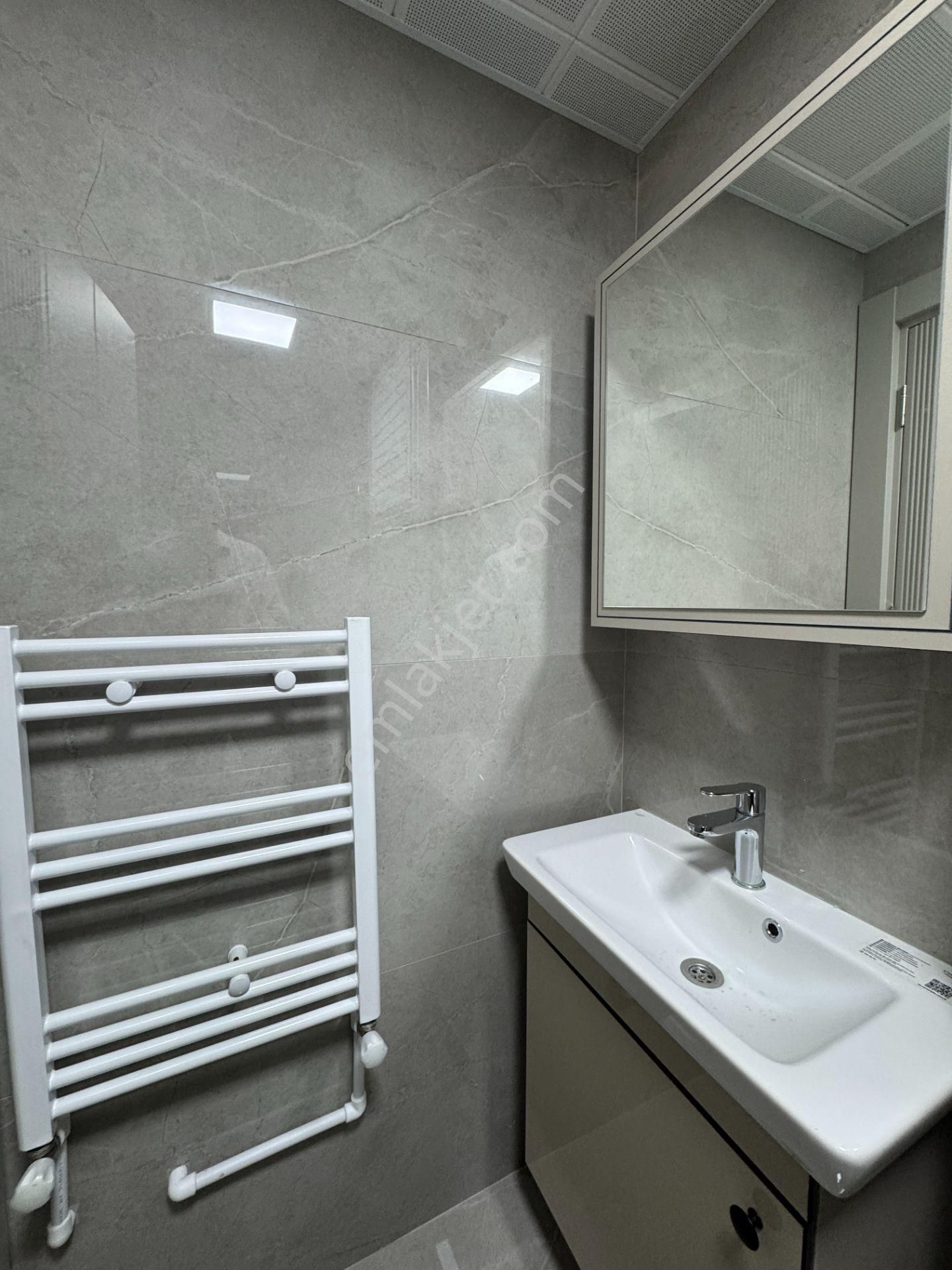 Zerdalilikte Çift Banyolu Kombili Otoparklı Fırsat Geniş 3+1 Daireler - Görsel 11