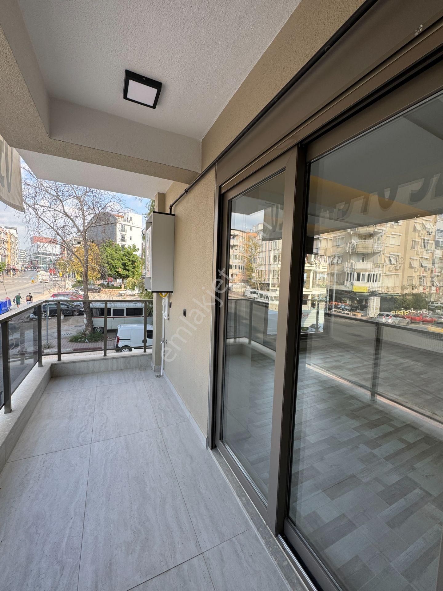 Zerdalilikte Çift Banyolu Kombili Otoparklı Fırsat Geniş 3+1 Daireler - Görsel 23