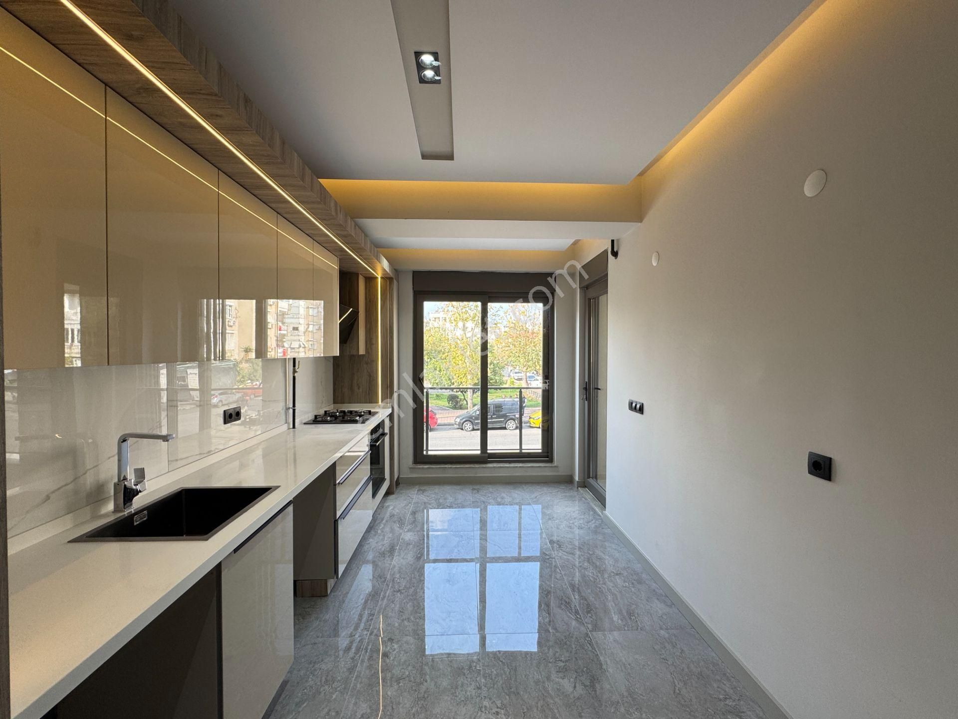 Zerdalilikte Çift Banyolu Kombili Otoparklı Fırsat Geniş 3+1 Daireler - Görsel 2