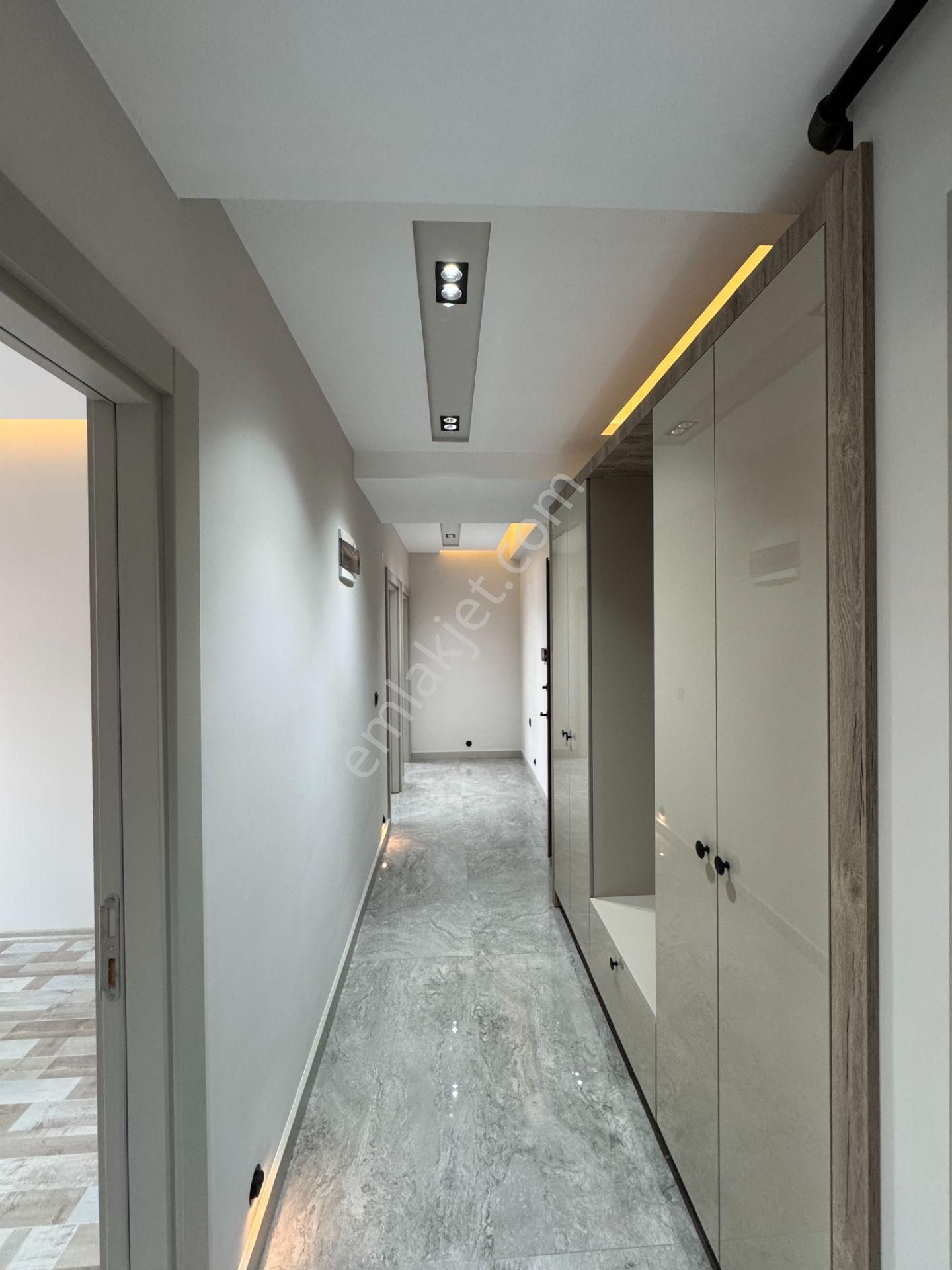 Zerdalilikte Çift Banyolu Kombili Otoparklı Fırsat Geniş 3+1 Daireler - Görsel 12