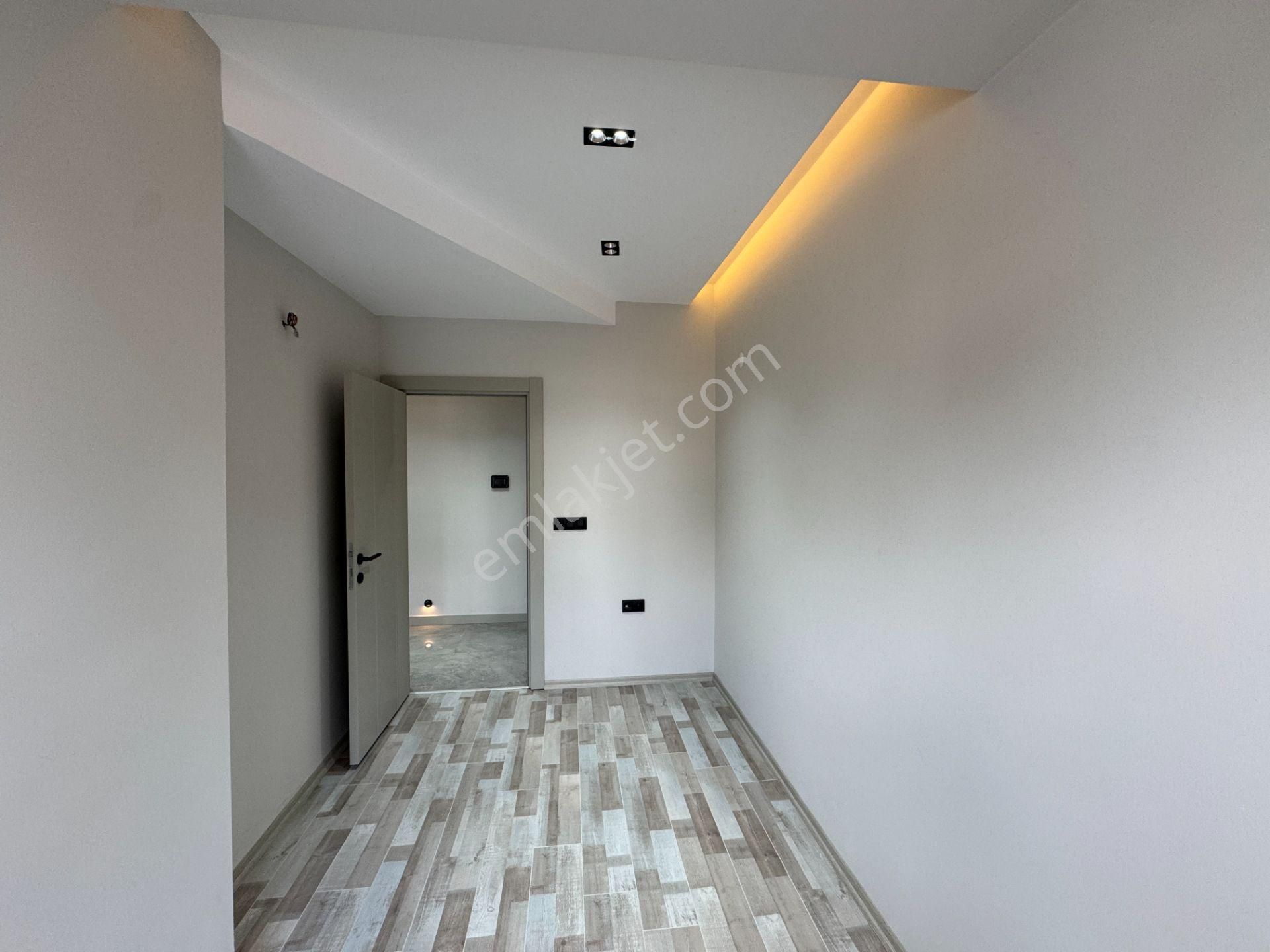 Zerdalilikte Çift Banyolu Kombili Otoparklı Fırsat Geniş 3+1 Daireler - Görsel 18