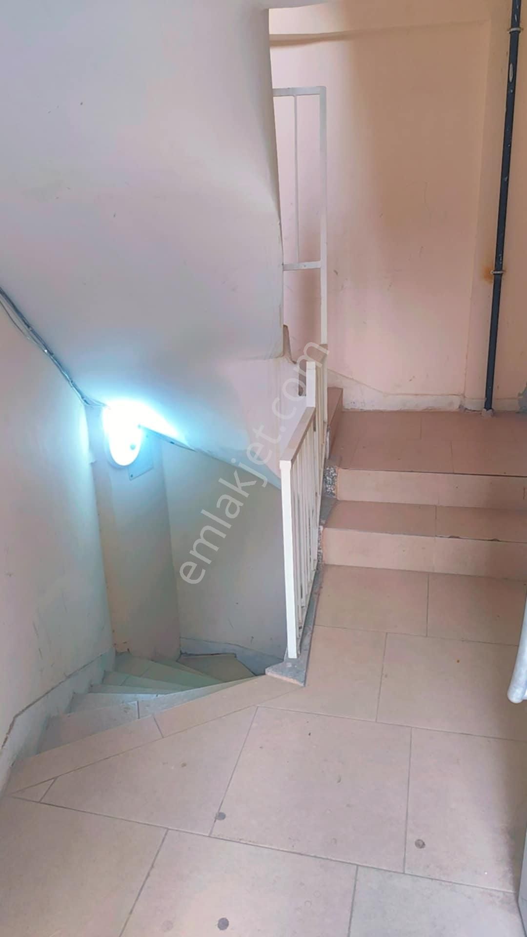 Çınar Maliye Altında Yarı Bodrum Kat 2+1/50 M2 Açık Mutfak Klimalı Eşyalı Apart 1.175.000 Tl !!! - Görsel 12