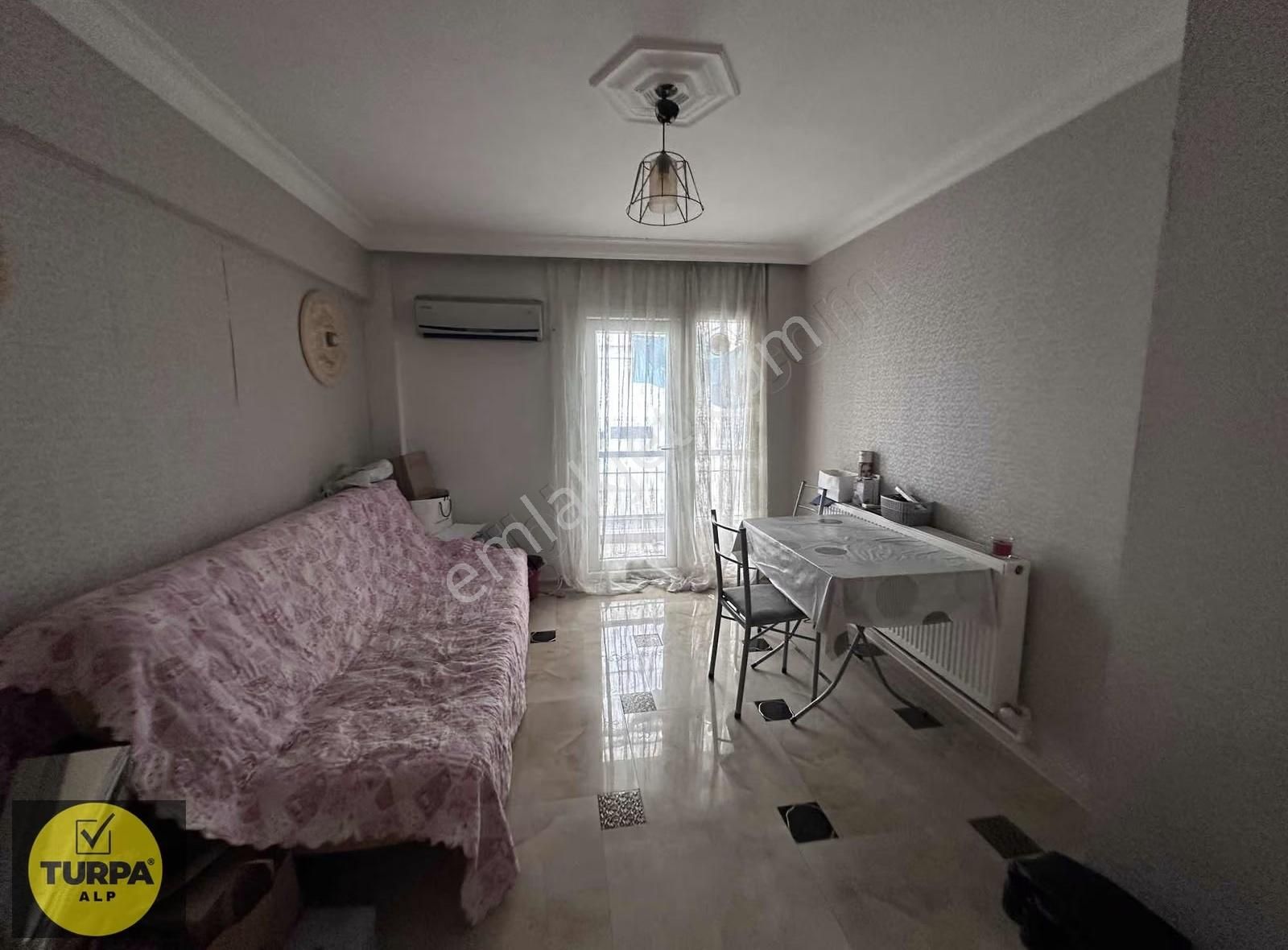 Alsancak 2. Kordonda Satılık Fırsat 1+1 - Görsel 4