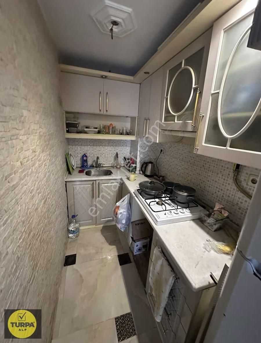 Alsancak 2. Kordonda Satılık Fırsat 1+1 - Görsel 5