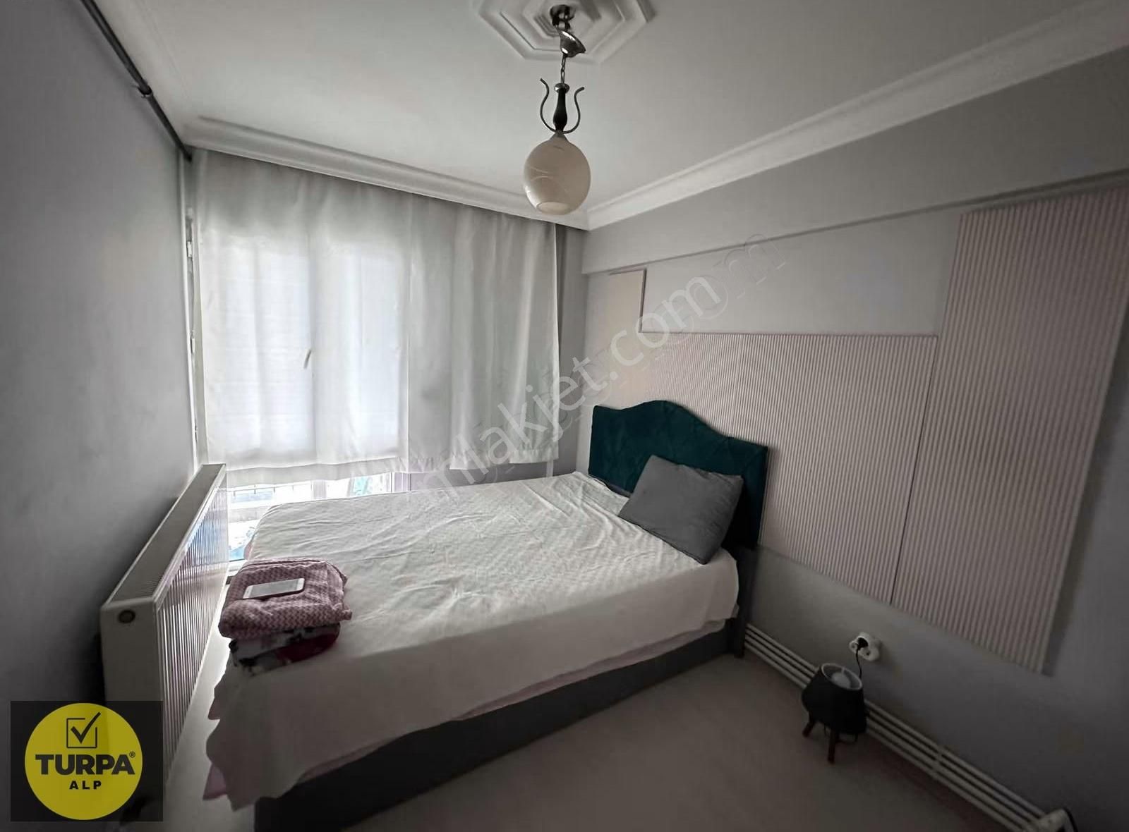 Alsancak 2. Kordonda Satılık Fırsat 1+1 - Görsel 3