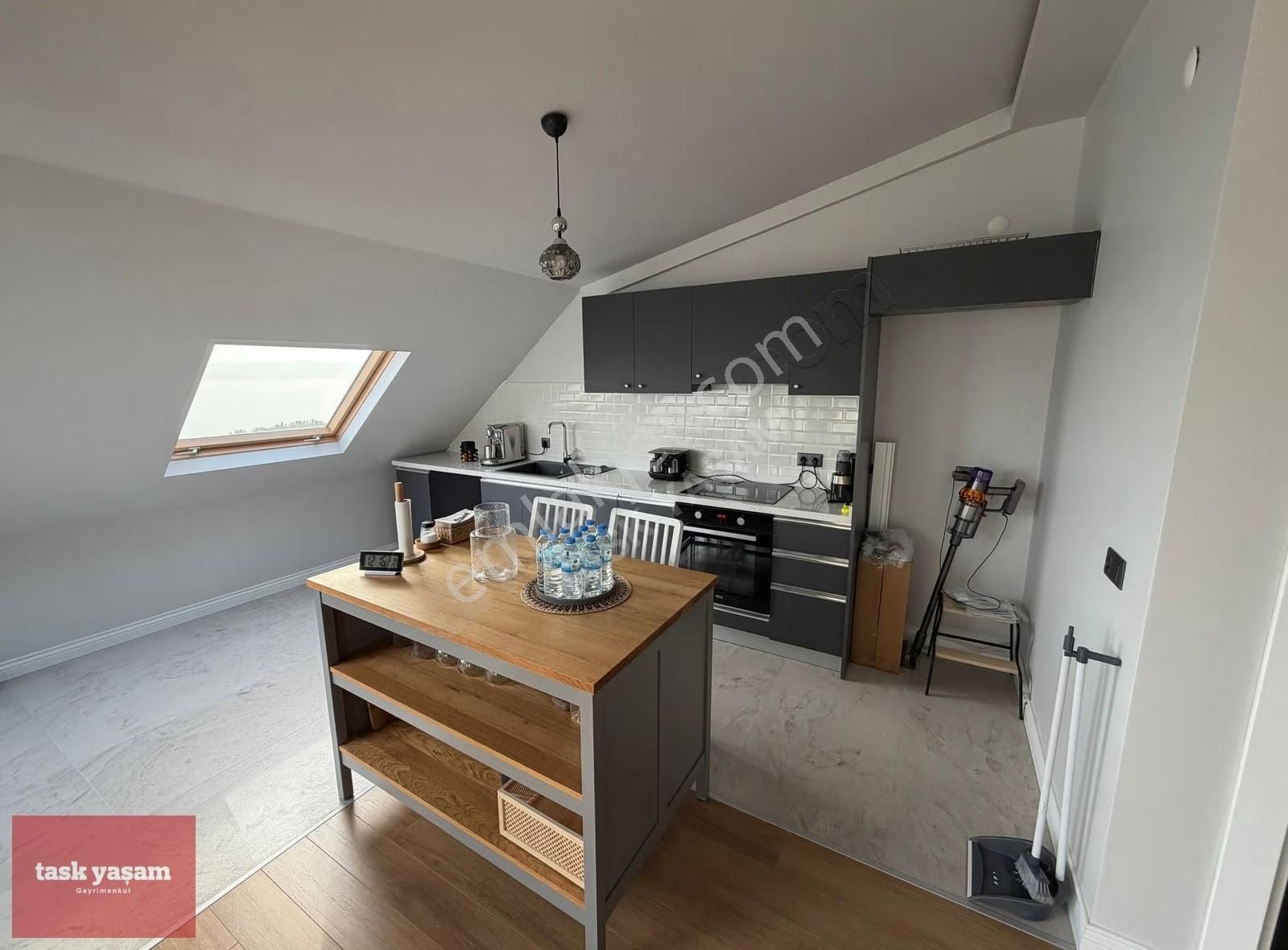 Tuzla Sahilde Denize Sıfır Deniz Manzaralı Kiralık 4+1 Dubleks - Görsel 2