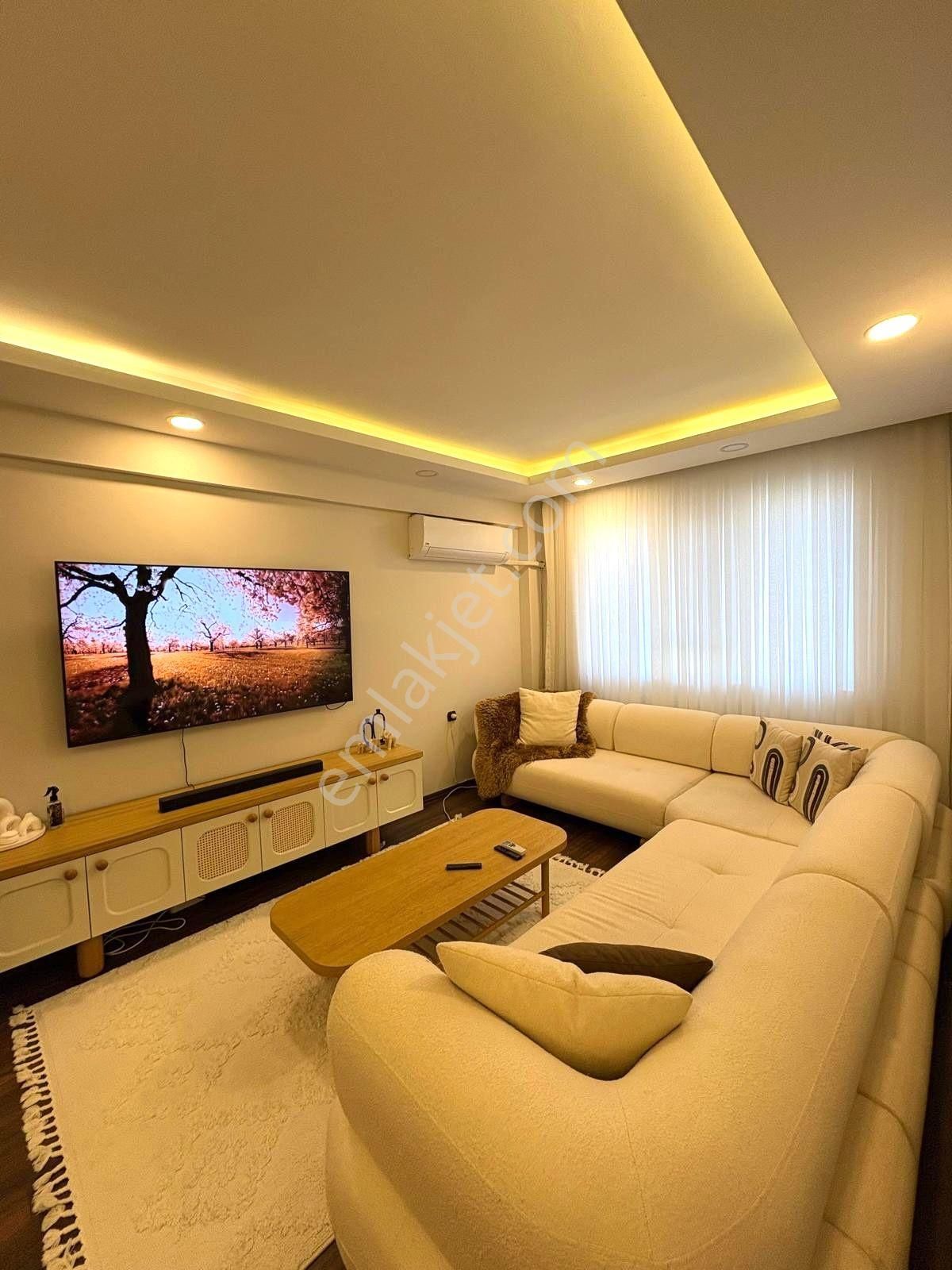 Şehrin Kalbinde 3+1 Genişliğinde İçi Full Yapılı Katta 2+1 Daire