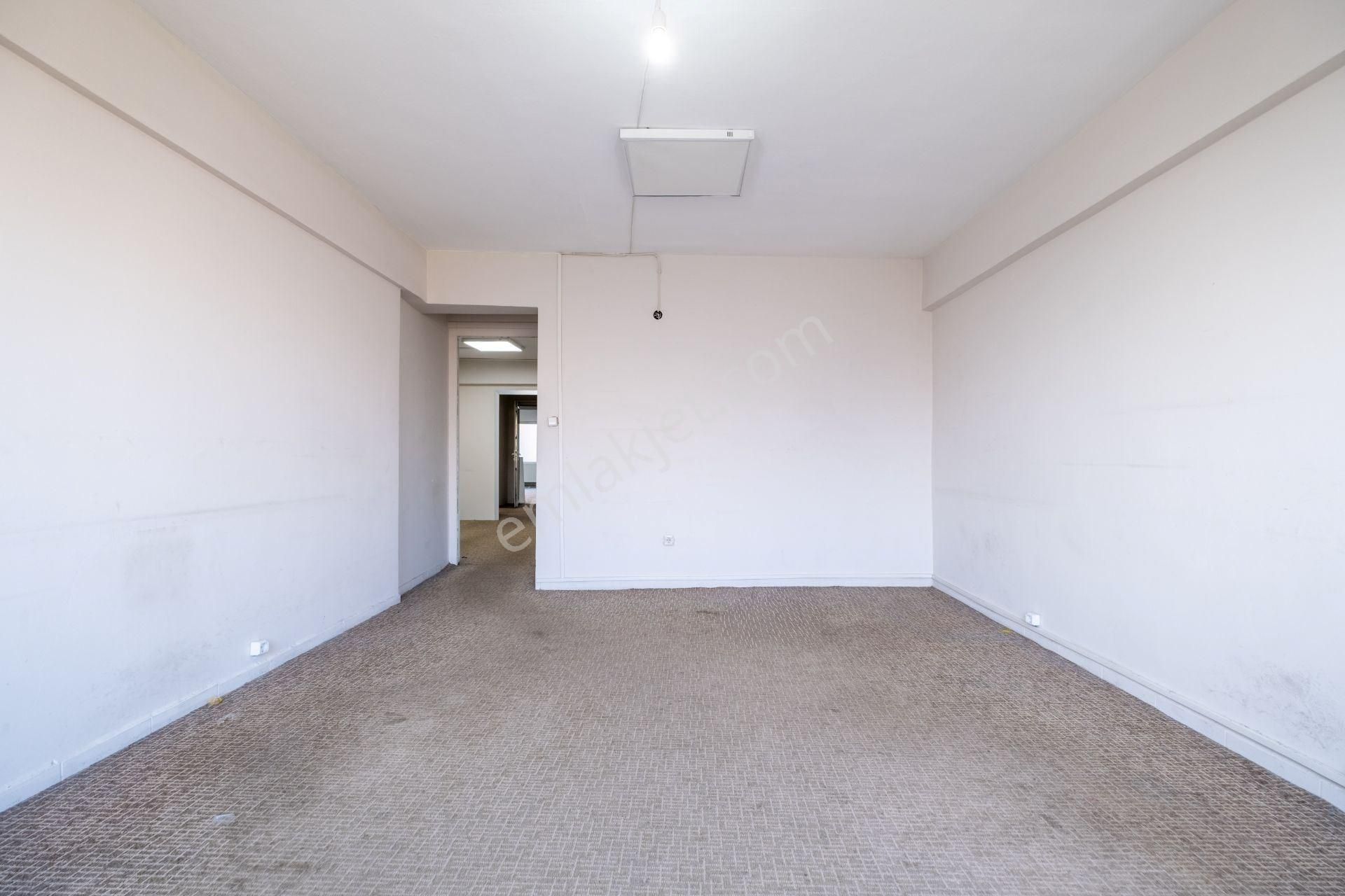 Kadıköy Kurbağalıdere Cad. Belediye Karşısı, 6 Odalı Ofis - Görsel 6