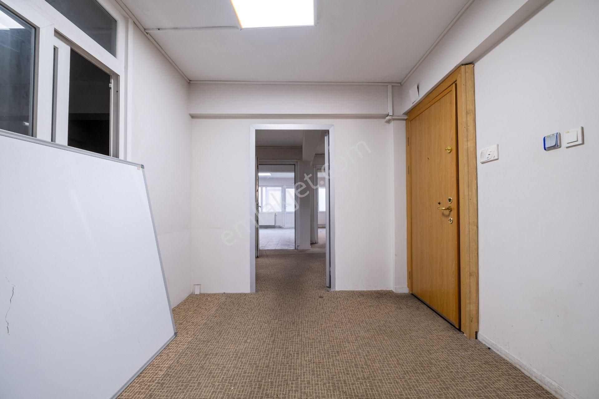 Kadıköy Kurbağalıdere Cad. Belediye Karşısı, 6 Odalı Ofis - Görsel 10