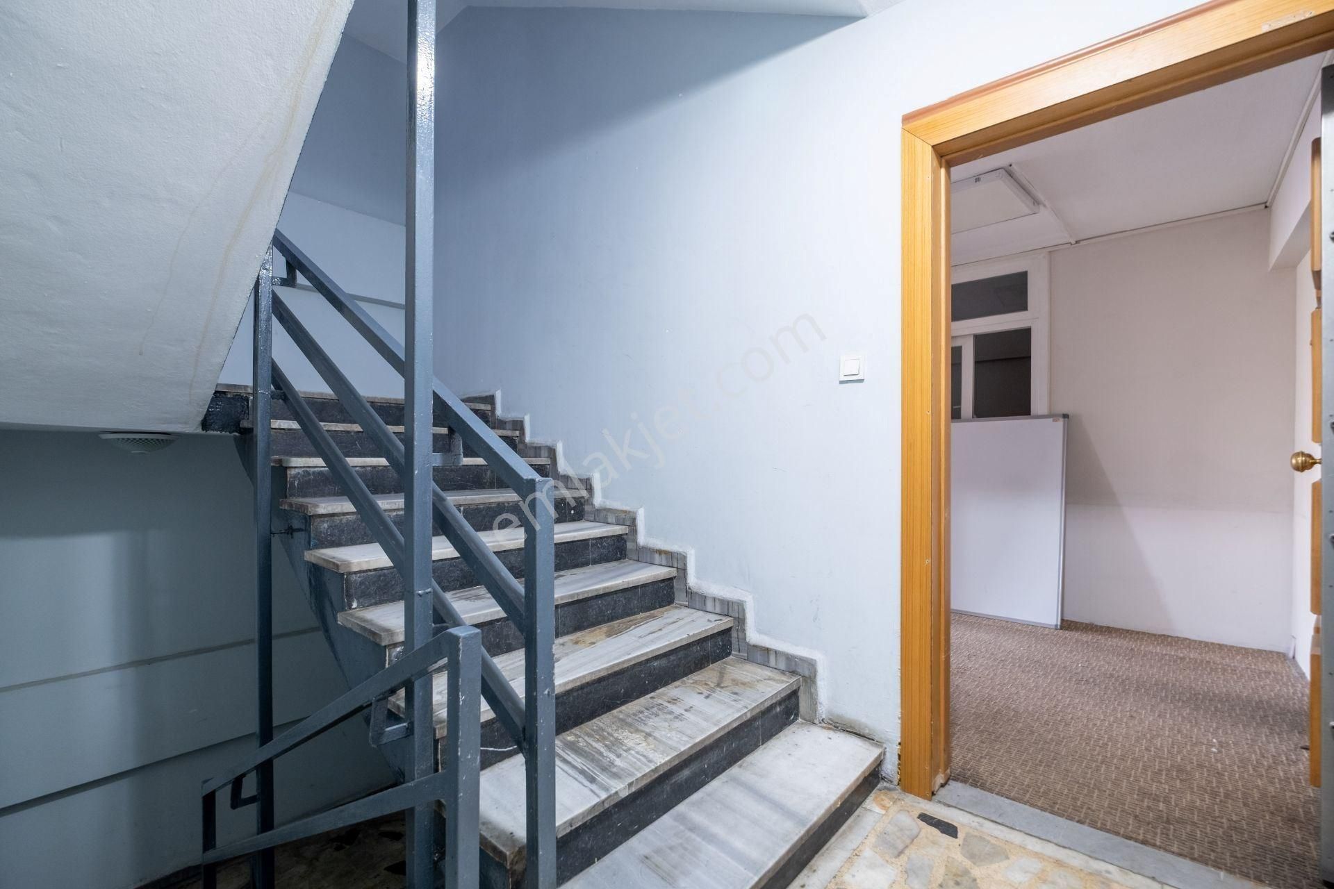 Kadıköy Kurbağalıdere Cad. Belediye Karşısı, 6 Odalı Ofis - Görsel 32