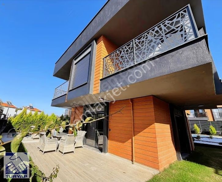 Kuşadası'nda Çift Havuzlu Tam Müstakil Satılık Villa - Görsel 27