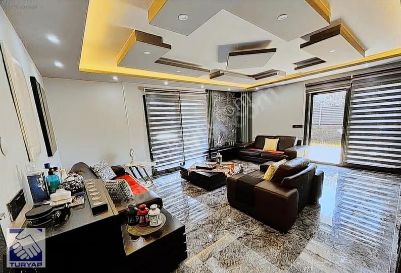 Kuşadası'nda Çift Havuzlu Tam Müstakil Satılık Villa - Görsel 15