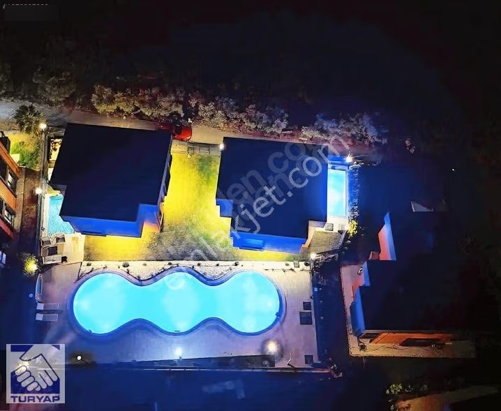 Kuşadası'nda Çift Havuzlu Tam Müstakil Satılık Villa - Görsel 5