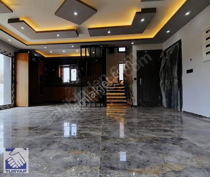 Kuşadası'nda Çift Havuzlu Tam Müstakil Satılık Villa - Görsel 22