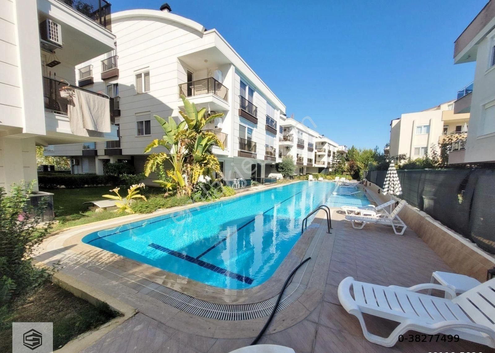 Güzeloba'da Venüs Park Evlerinde 3+1 Dublex