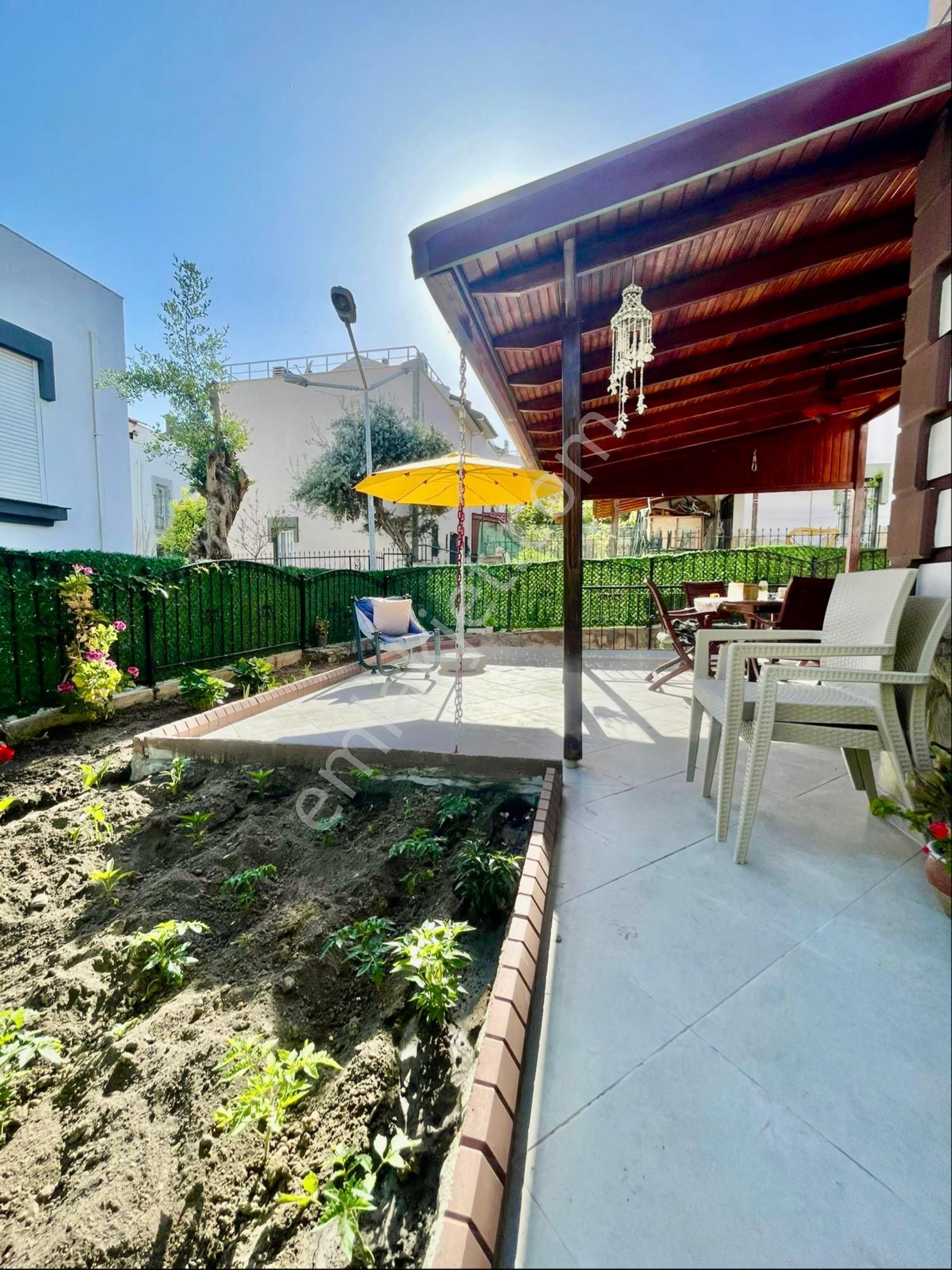 Havuzlu Sitede 4+1 Müstakil Bahçeli Yazlık - Görsel 9