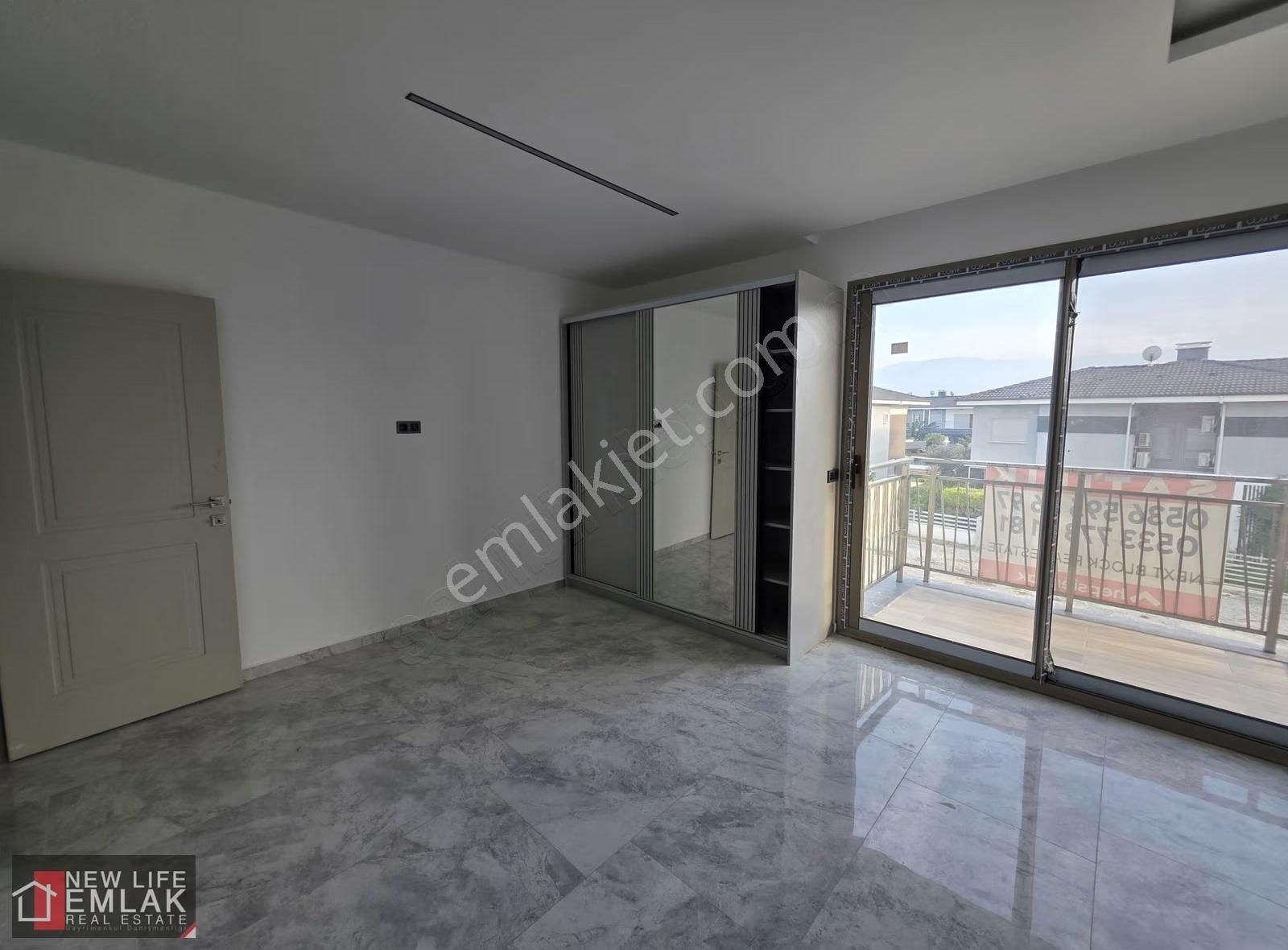 Kuşadası Soğucak'ta Yolun Deniz Tarafında Havuzlu Sitede Villa - Görsel 7