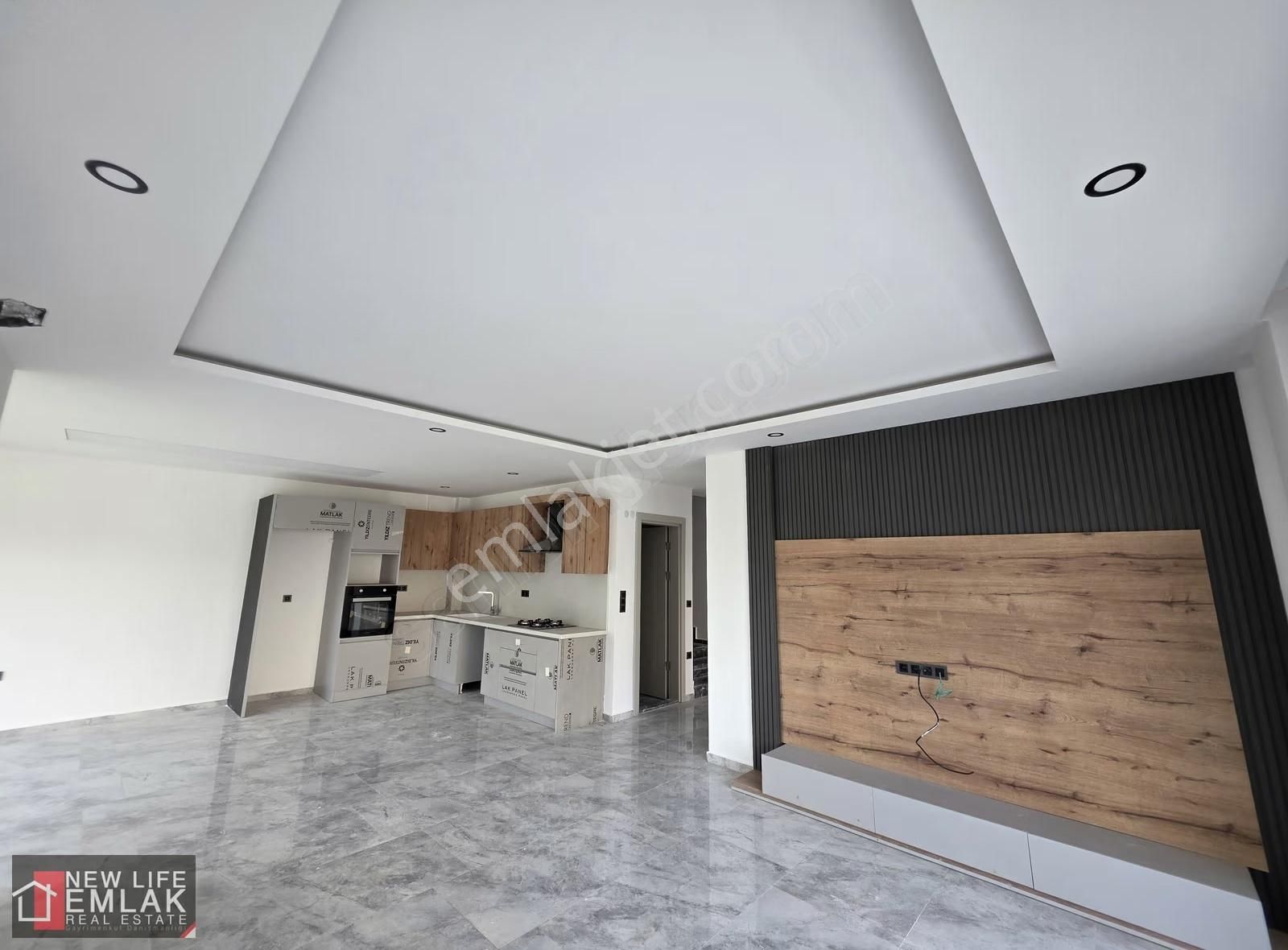 Kuşadası Soğucak'ta Yolun Deniz Tarafında Havuzlu Sitede Villa - Görsel 20