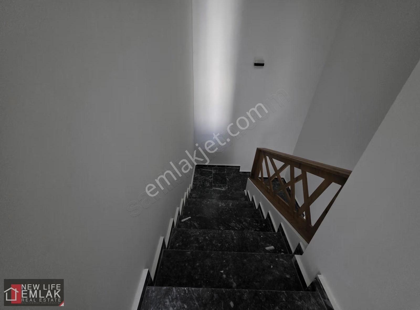 Kuşadası Soğucak'ta Yolun Deniz Tarafında Havuzlu Sitede Villa - Görsel 25