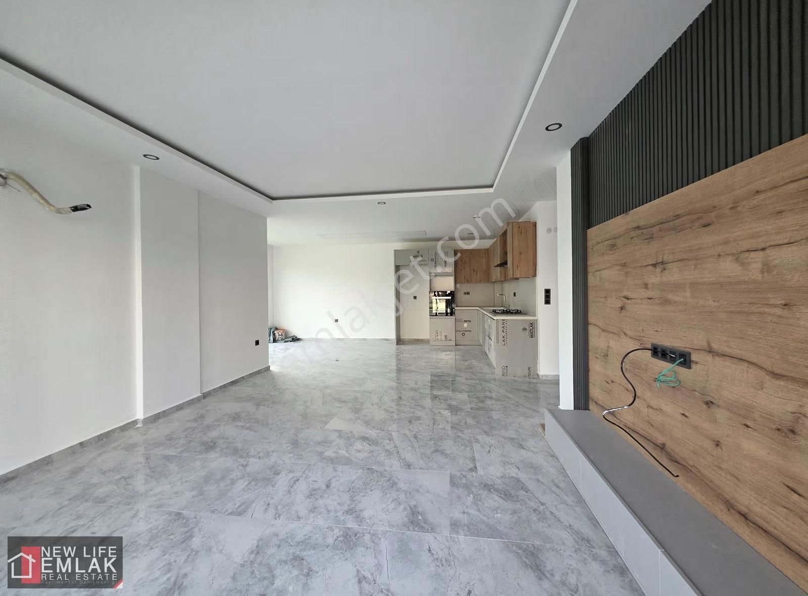 Kuşadası Soğucak'ta Yolun Deniz Tarafında Havuzlu Sitede Villa - Görsel 23