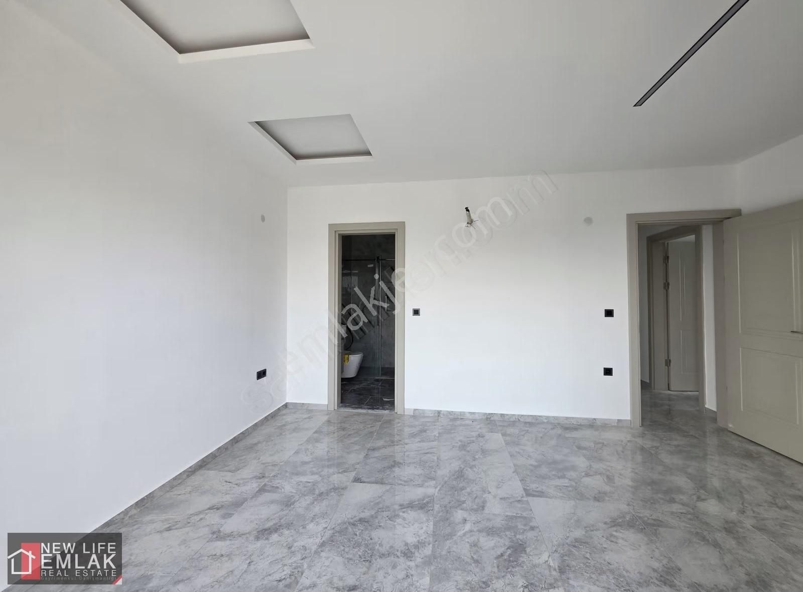 Kuşadası Soğucak'ta Yolun Deniz Tarafında Havuzlu Sitede Villa - Görsel 19