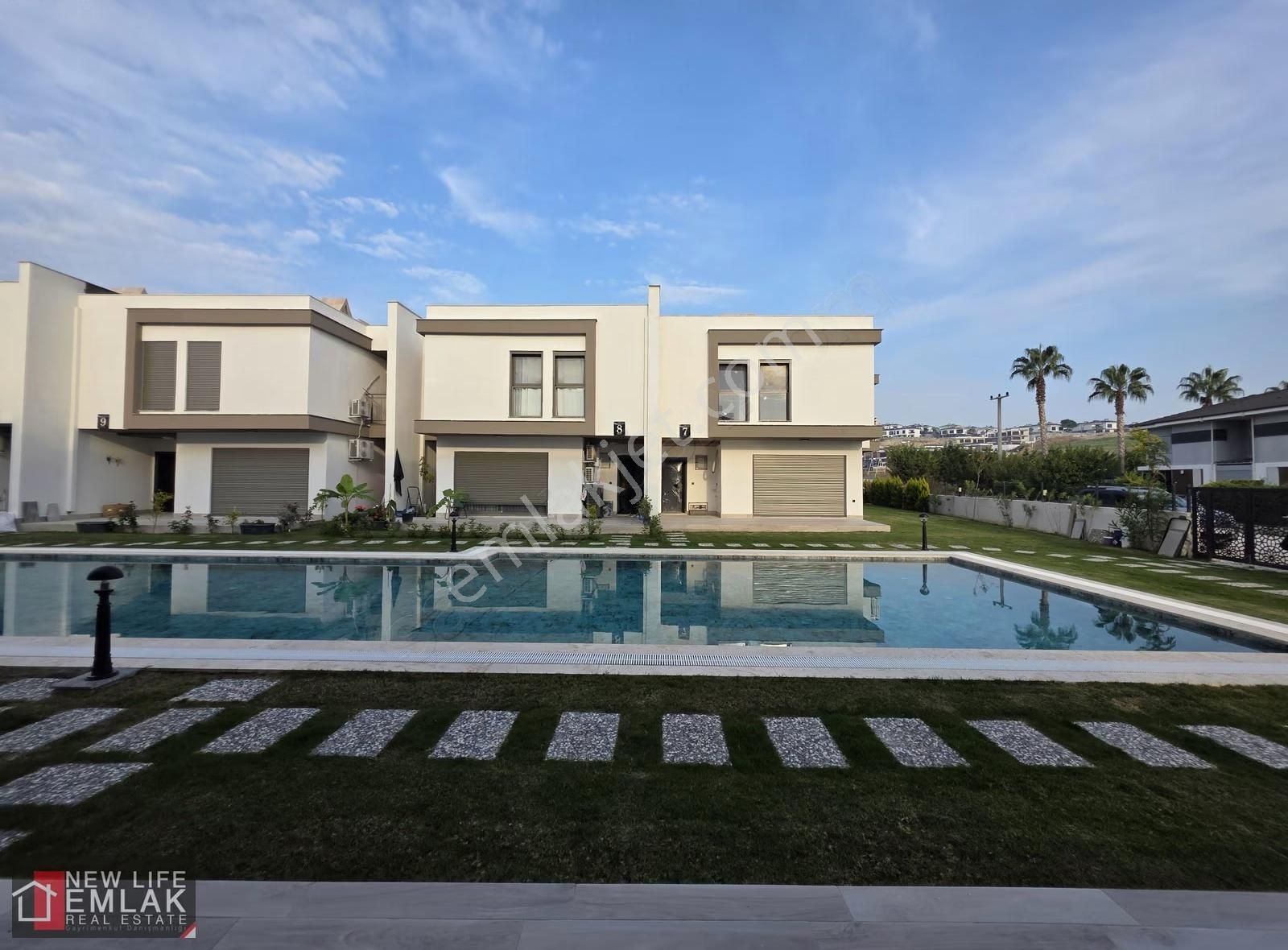 Kuşadası Soğucak'ta Yolun Deniz Tarafında Havuzlu Sitede Villa - Görsel 21