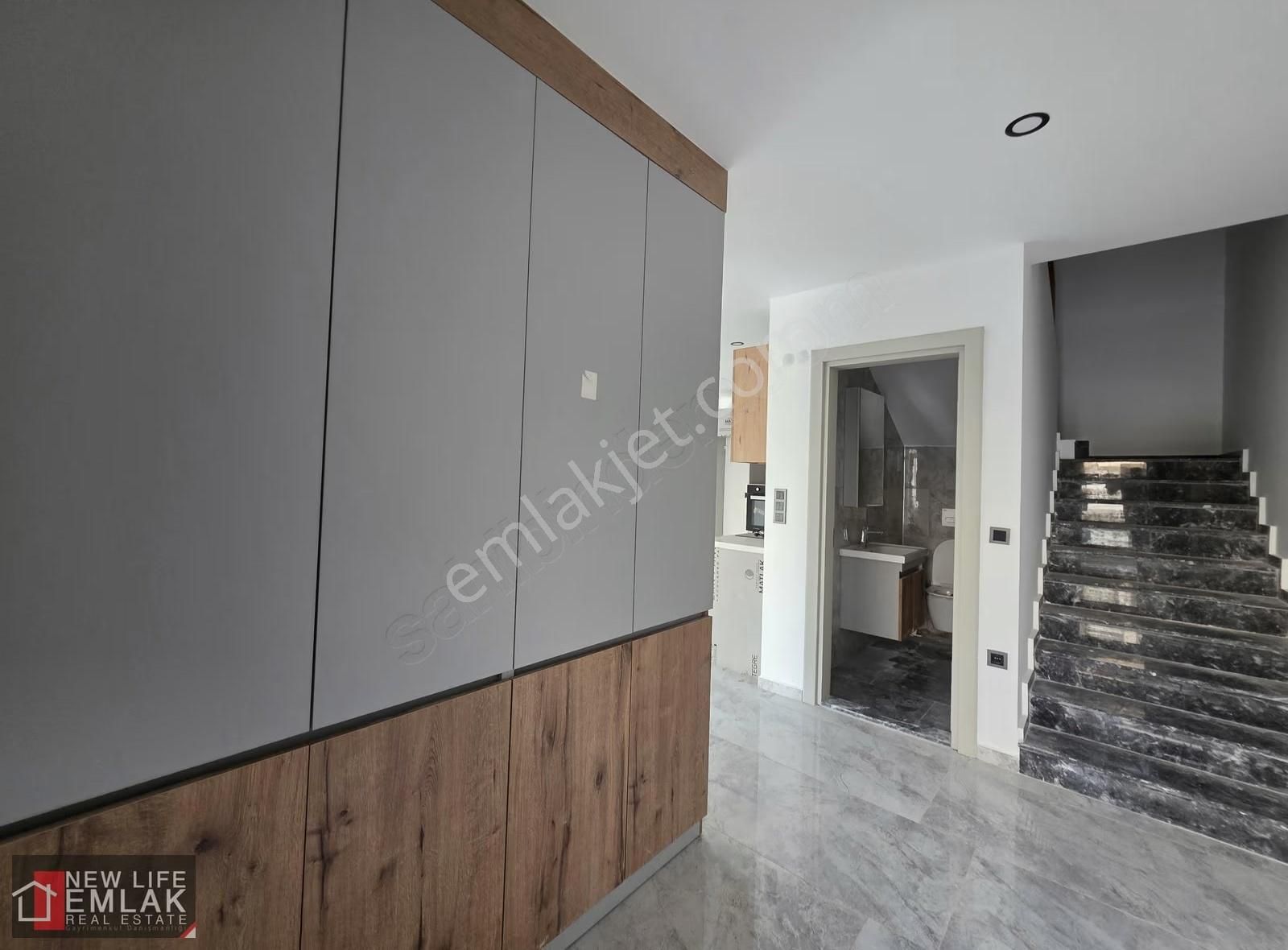 Kuşadası Soğucak'ta Yolun Deniz Tarafında Havuzlu Sitede Villa - Görsel 16