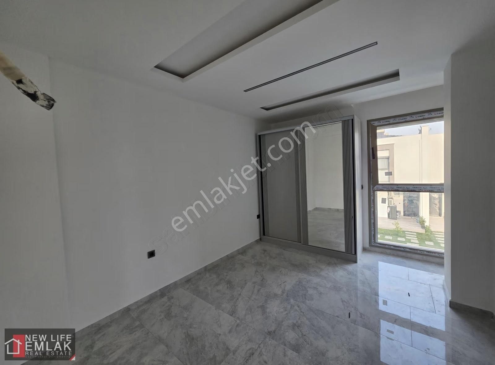 Kuşadası Soğucak'ta Yolun Deniz Tarafında Havuzlu Sitede Villa - Görsel 24