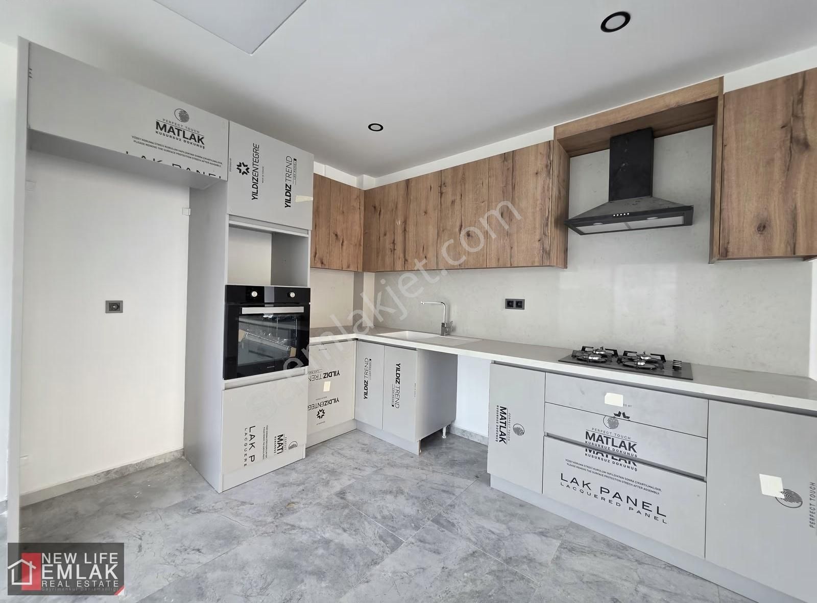 Kuşadası Soğucak'ta Yolun Deniz Tarafında Havuzlu Sitede Villa - Görsel 22