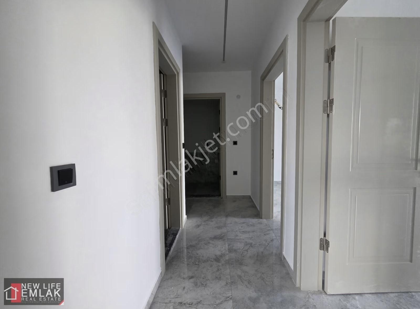 Kuşadası Soğucak'ta Yolun Deniz Tarafında Havuzlu Sitede Villa - Görsel 11