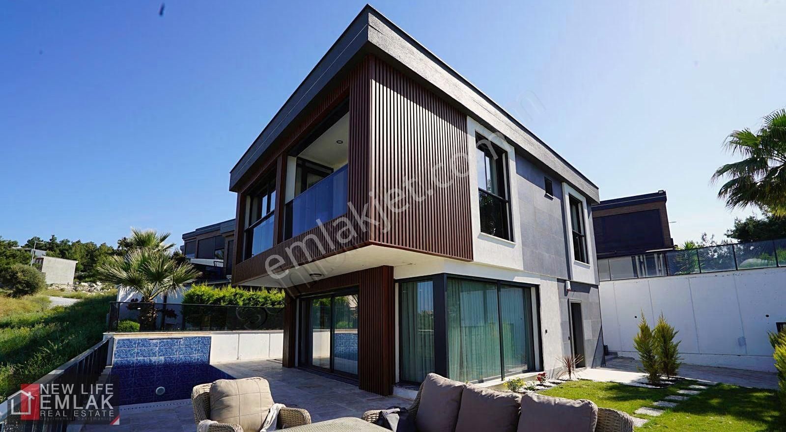 Kuşadası Soğucakta Deniz Manzaralı Full Eşyalı Müstakil Villa