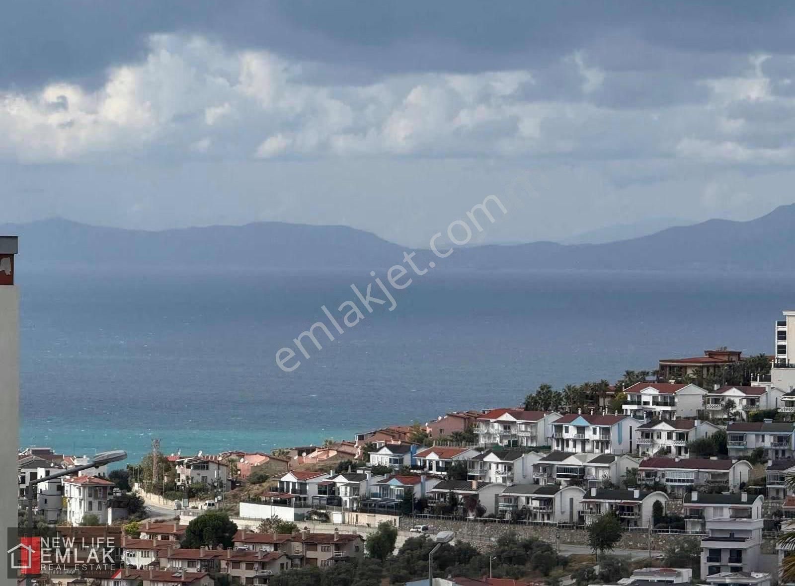 Kuşadası Merkezde Havuzlu Sitede Deniz Manzaralı Satılık Daire - Görsel 2