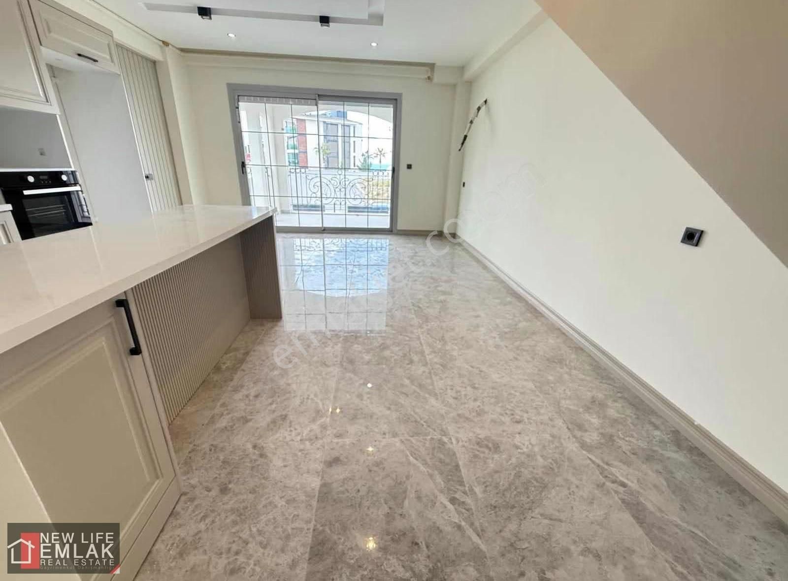 Kuşadası Merkezde Havuzlu Sitede Deniz Manzaralı Satılık Daire - Görsel 12