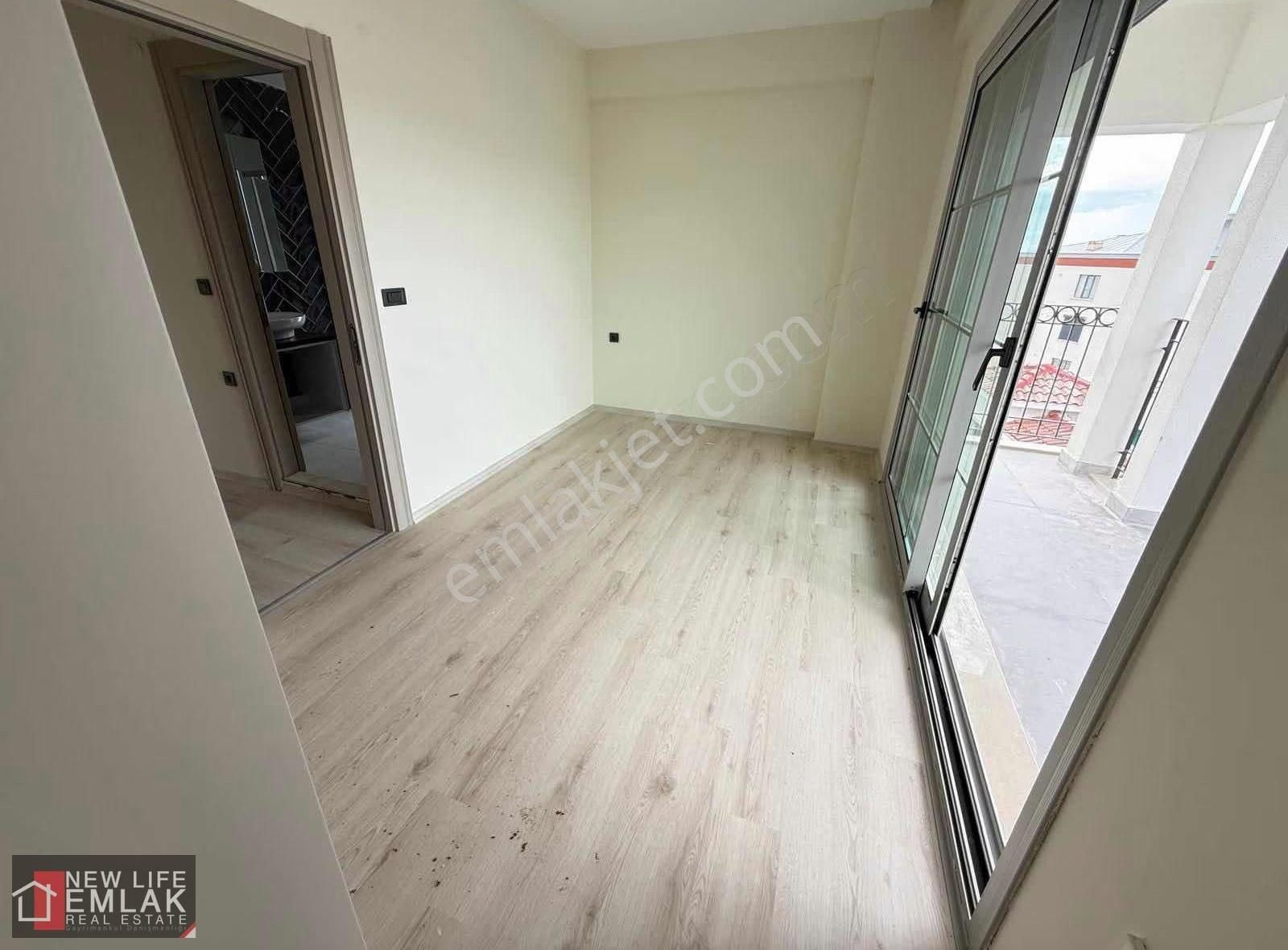 Kuşadası Merkezde Havuzlu Sitede Deniz Manzaralı Satılık Daire - Görsel 7