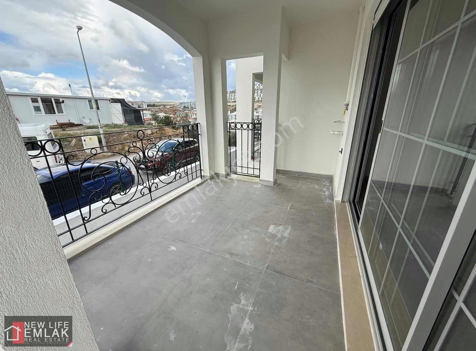 Kuşadası Merkezde Havuzlu Sitede Deniz Manzaralı Satılık Daire - Görsel 4