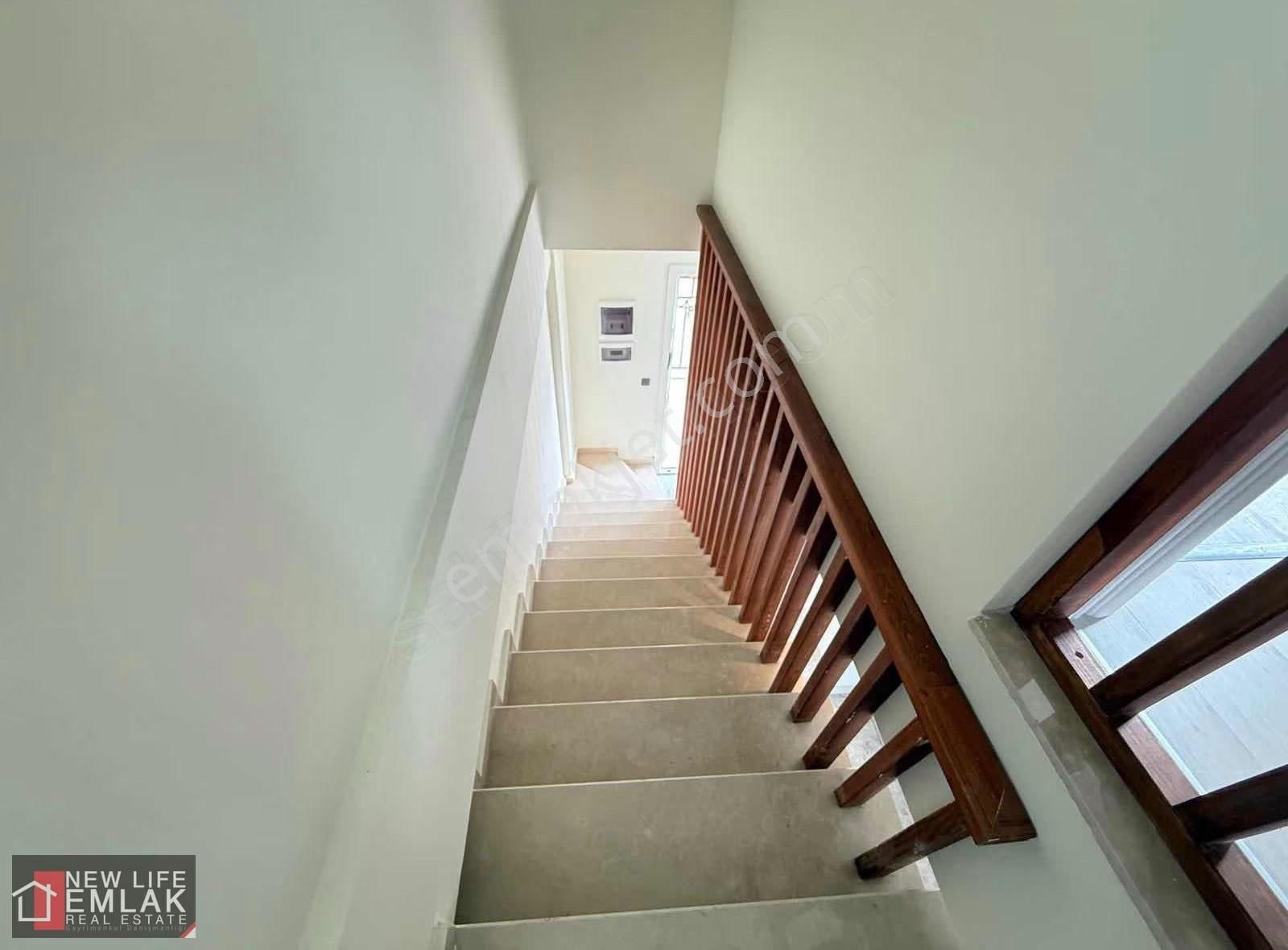 Kuşadası Merkezde Havuzlu Sitede Deniz Manzaralı Satılık Daire - Görsel 10