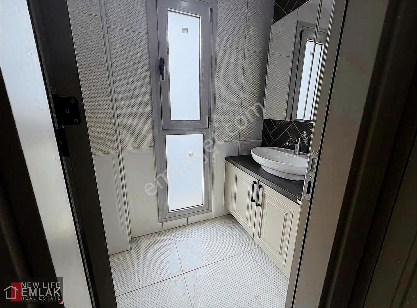 Kuşadası Merkezde Havuzlu Sitede Deniz Manzaralı Satılık Daire - Görsel 17