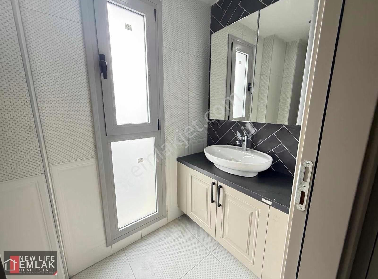 Kuşadası Merkezde Havuzlu Sitede Deniz Manzaralı Satılık Daire - Görsel 5