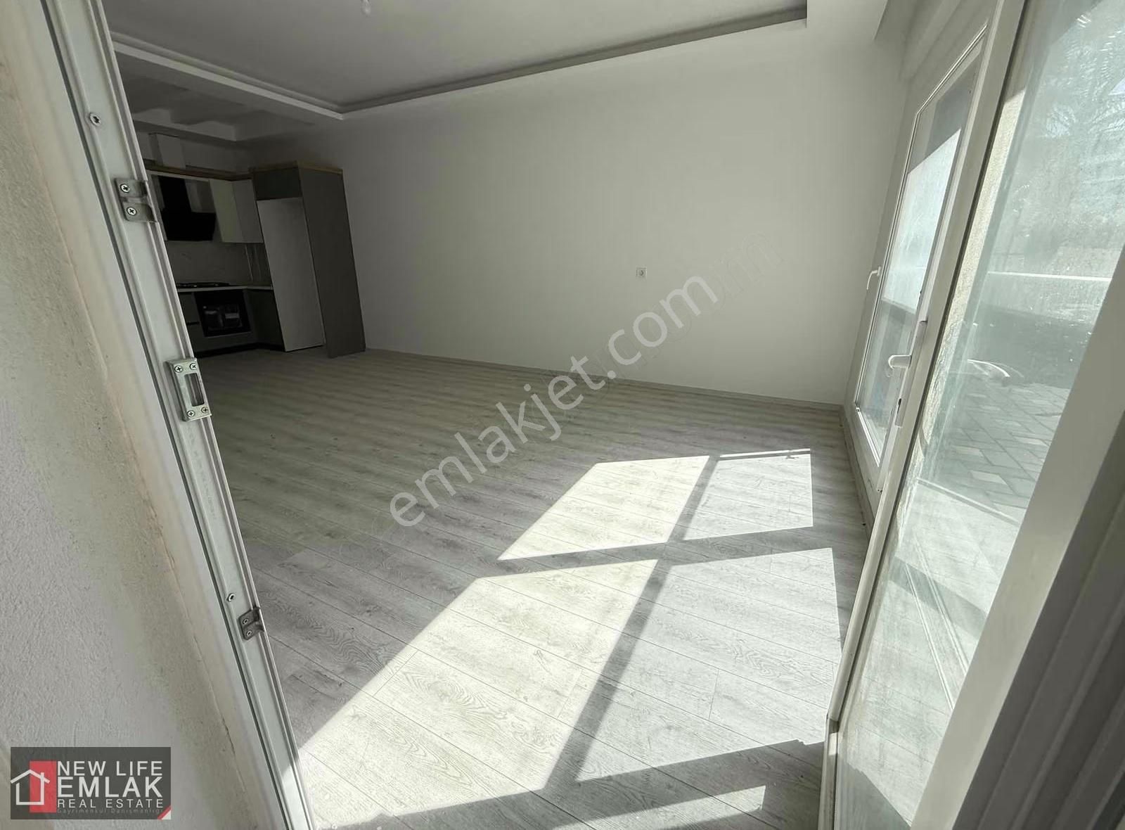 Kuşadasında Kapalı Garaj Havuzlu Sitede Satılık Bahçe Katı - Görsel 14