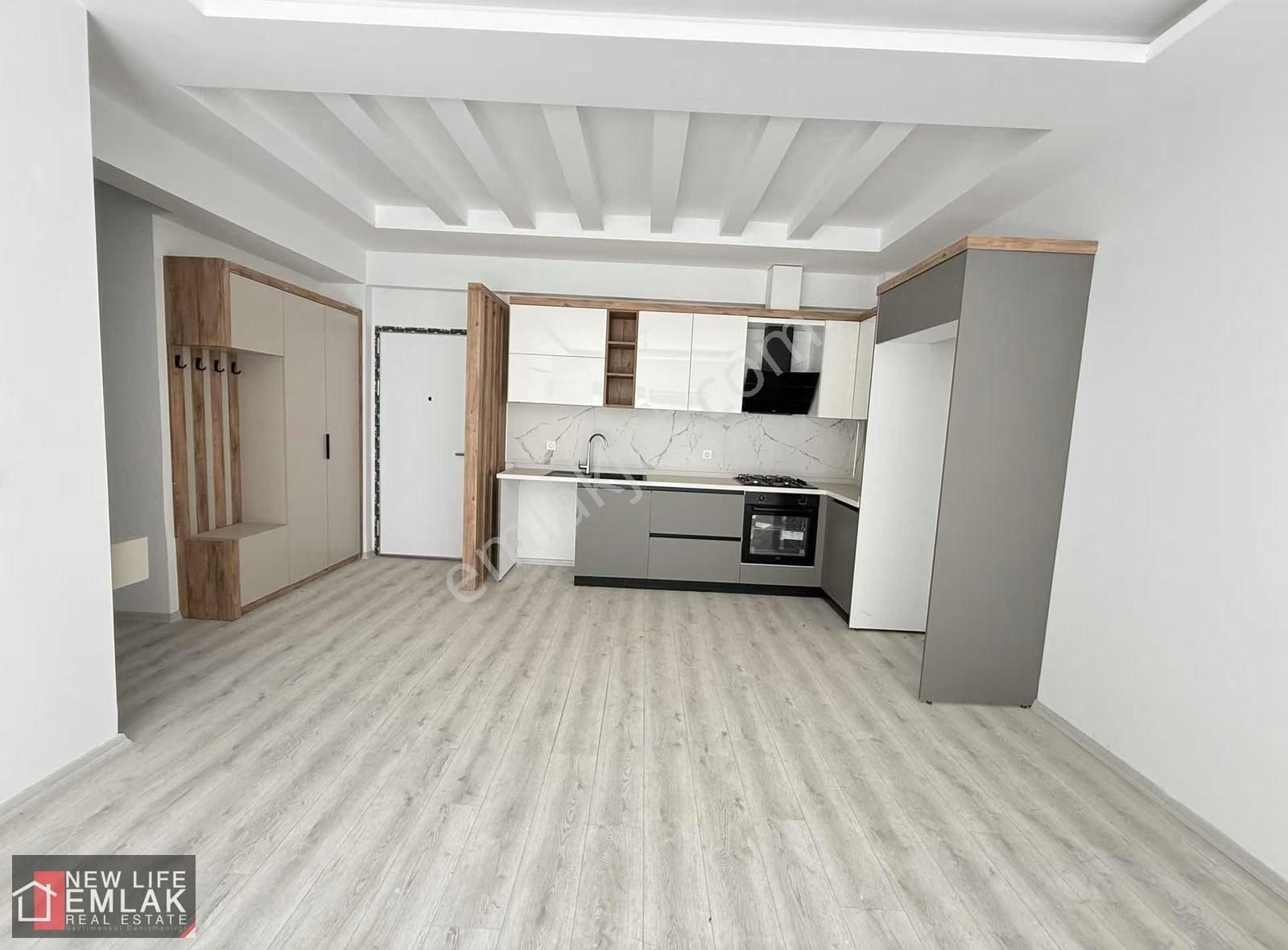 Kuşadasında Kapalı Garaj Havuzlu Sitede Satılık Bahçe Katı - Görsel 6