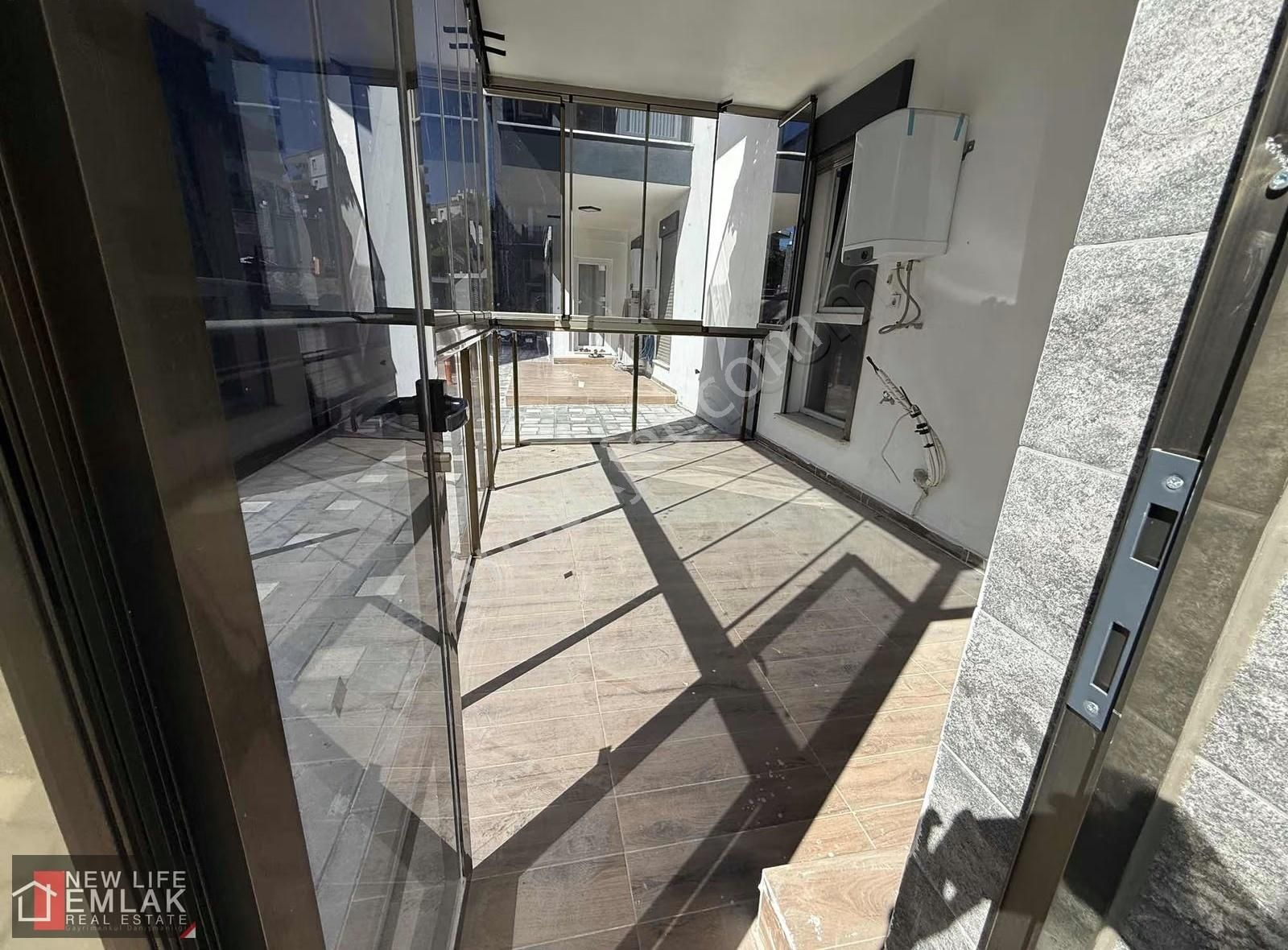 Kuşadasında Kapalı Garaj Havuzlu Sitede Satılık Bahçe Katı - Görsel 10