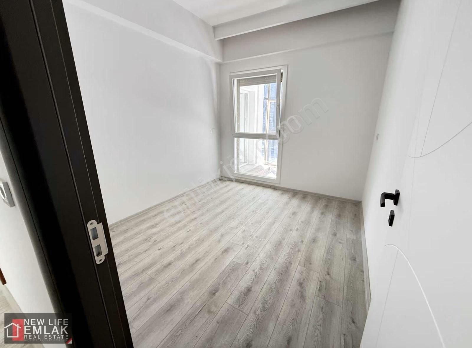 Kuşadasında Kapalı Garaj Havuzlu Sitede Satılık Bahçe Katı - Görsel 5