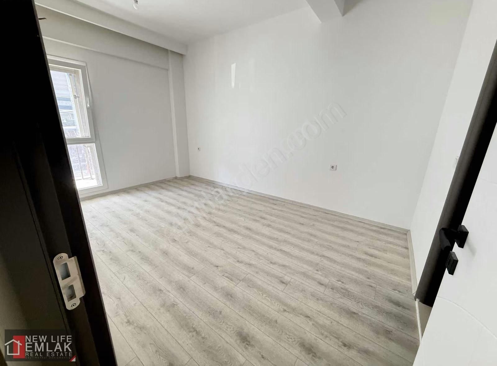 Kuşadasında Kapalı Garaj Havuzlu Sitede Satılık Bahçe Katı - Görsel 11