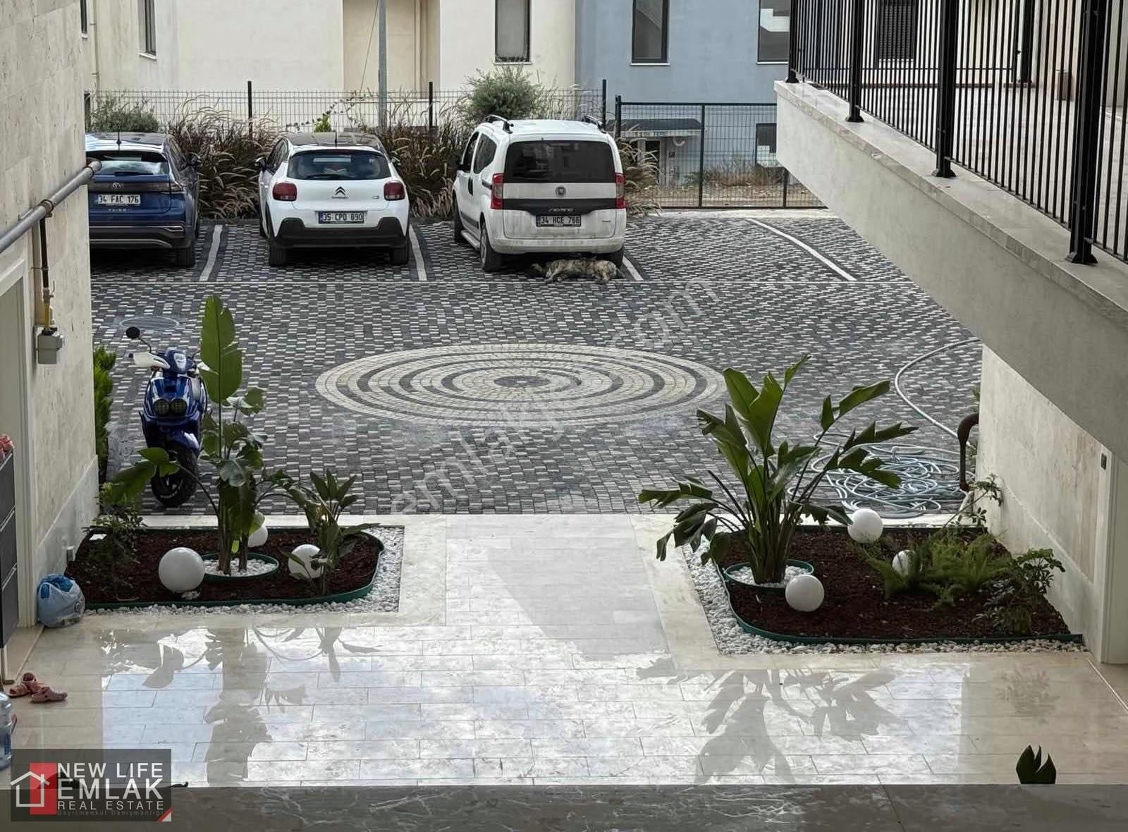 Kuşadası Merkezde Havuzlu Sitede Satılık Daire - Görsel 3