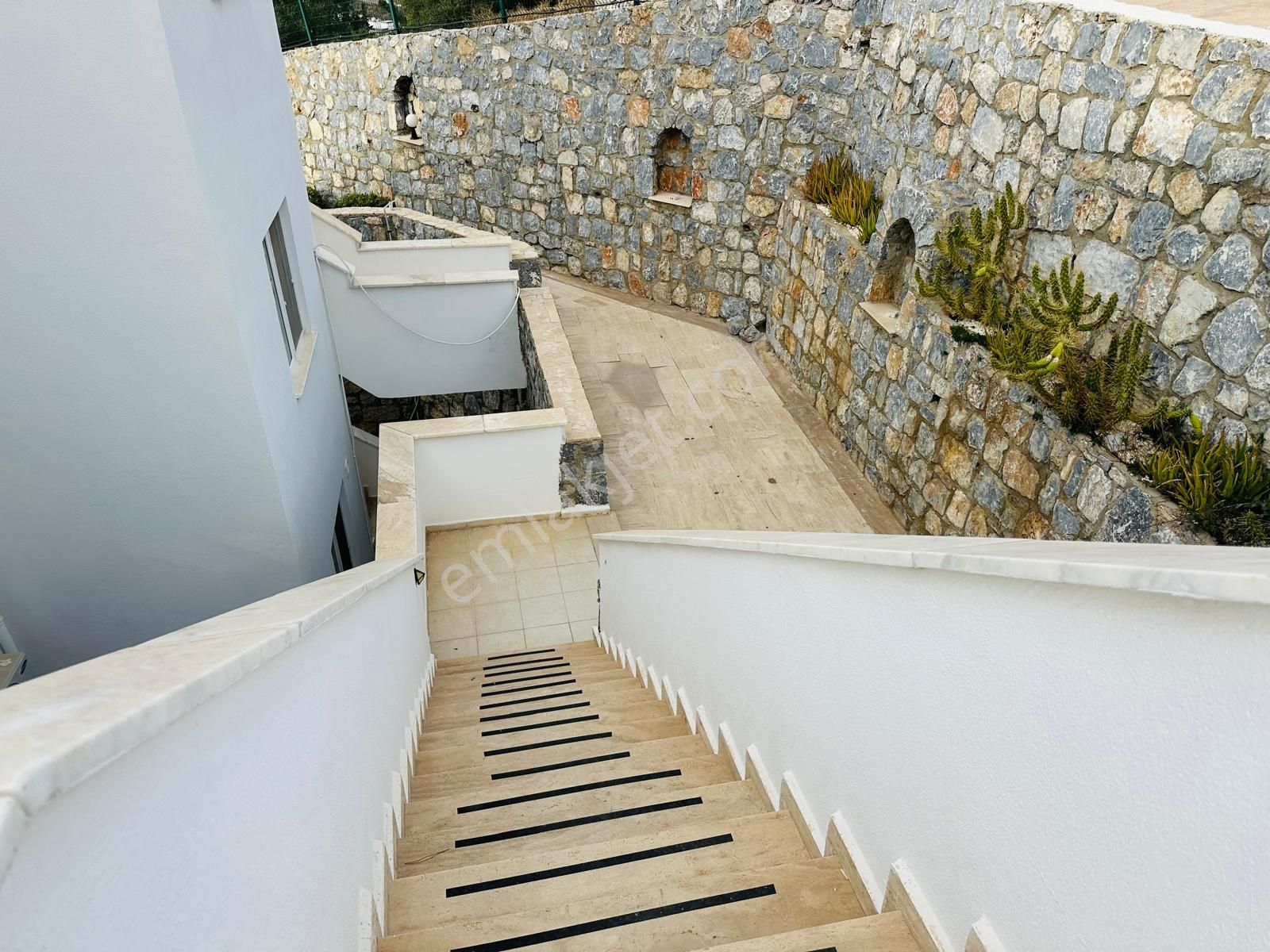 Güllük Mah. Satılık Deniz Manzaralı 2+1 Daire - Görsel 2