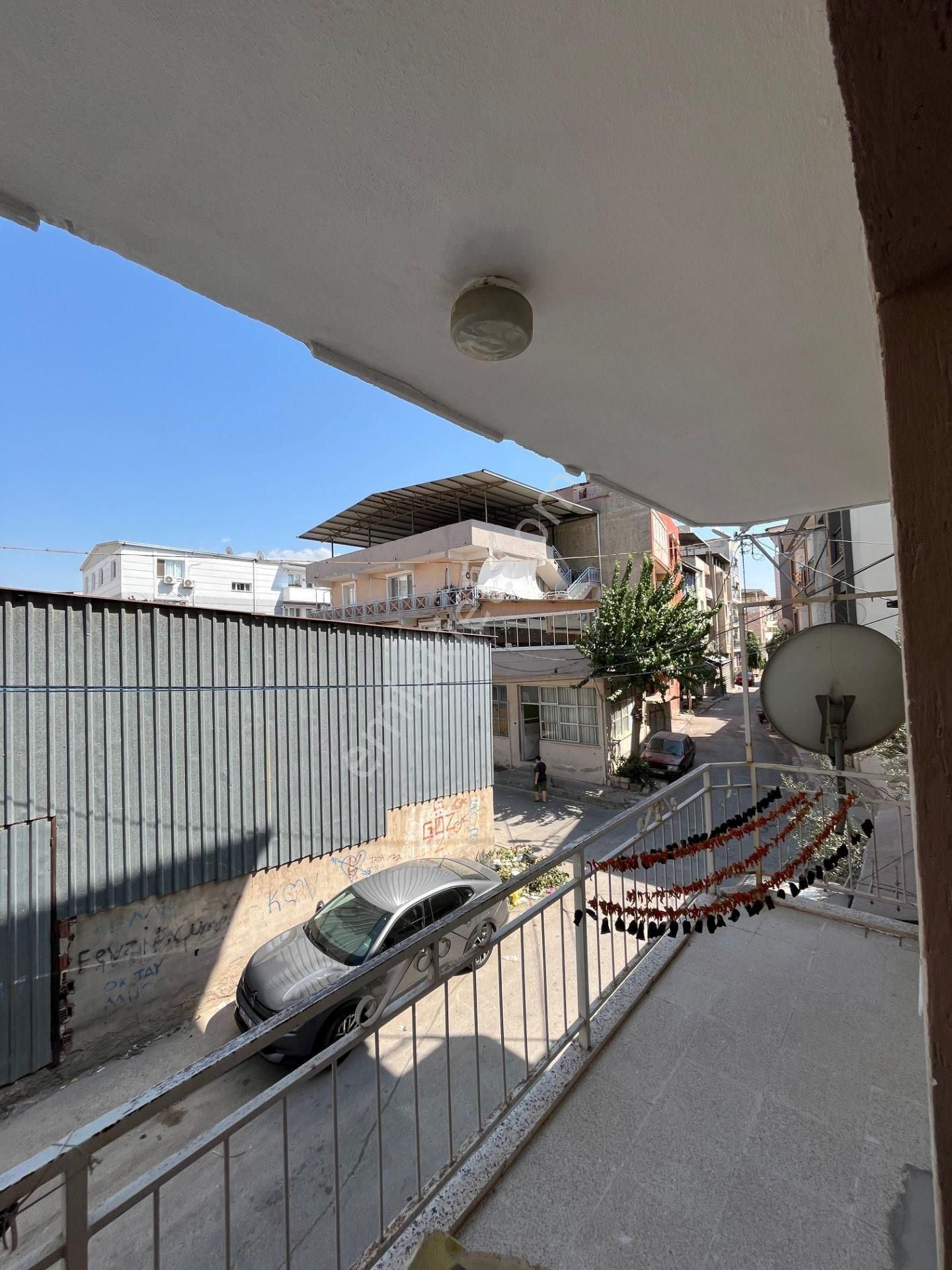 Bornova Mevlâna Mahallesinde Satılık 3+1 Arakat Ferah Daire - Görsel 6