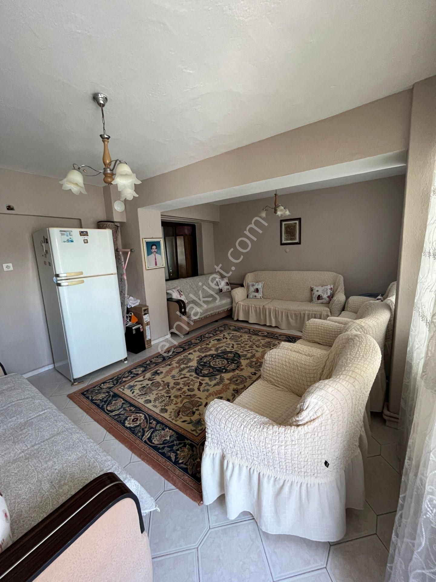 Bornova Mevlâna Mahallesinde Satılık 3+1 Arakat Ferah Daire - Görsel 3